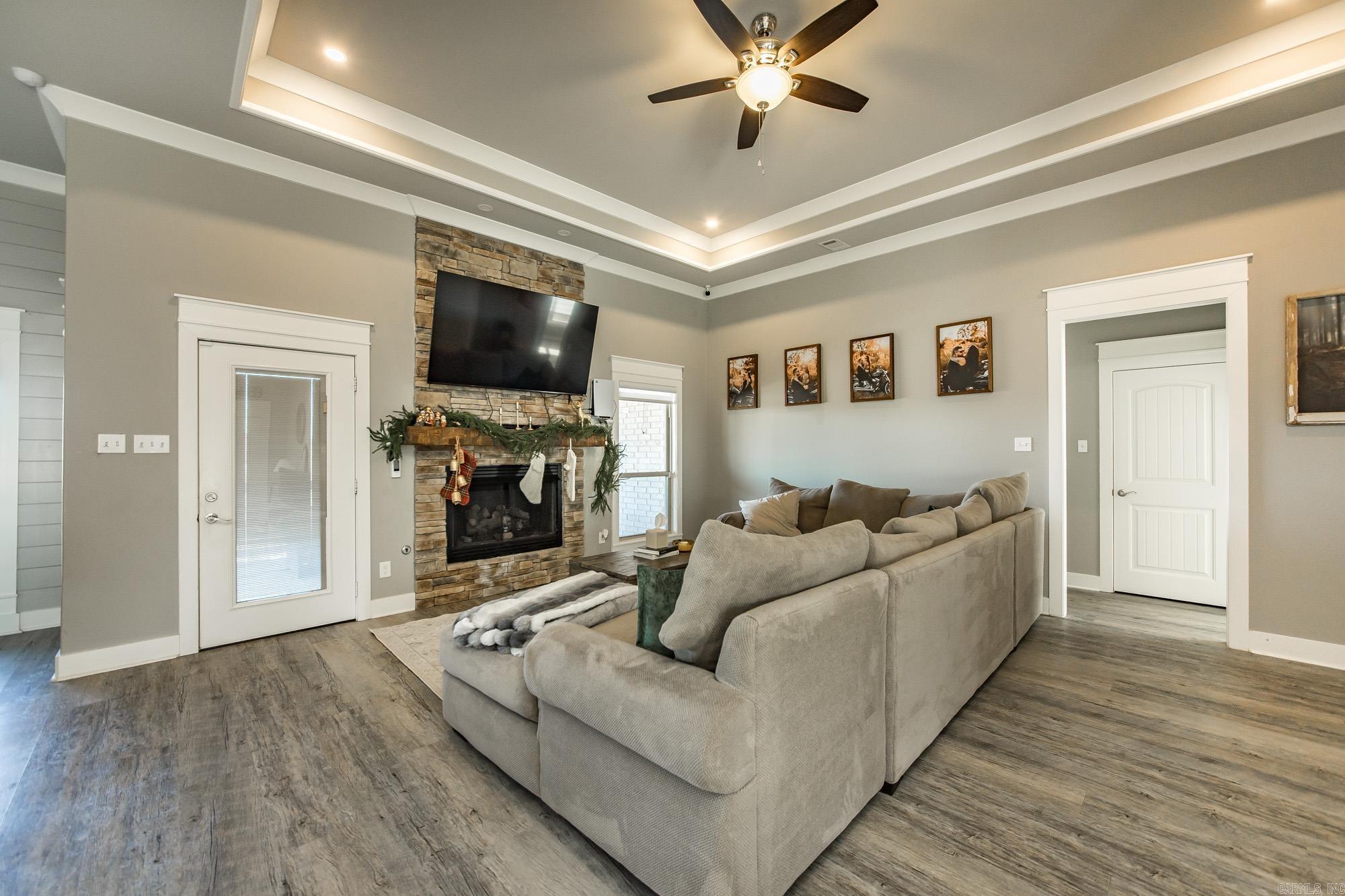 WELLINGTON PLACE - Residential