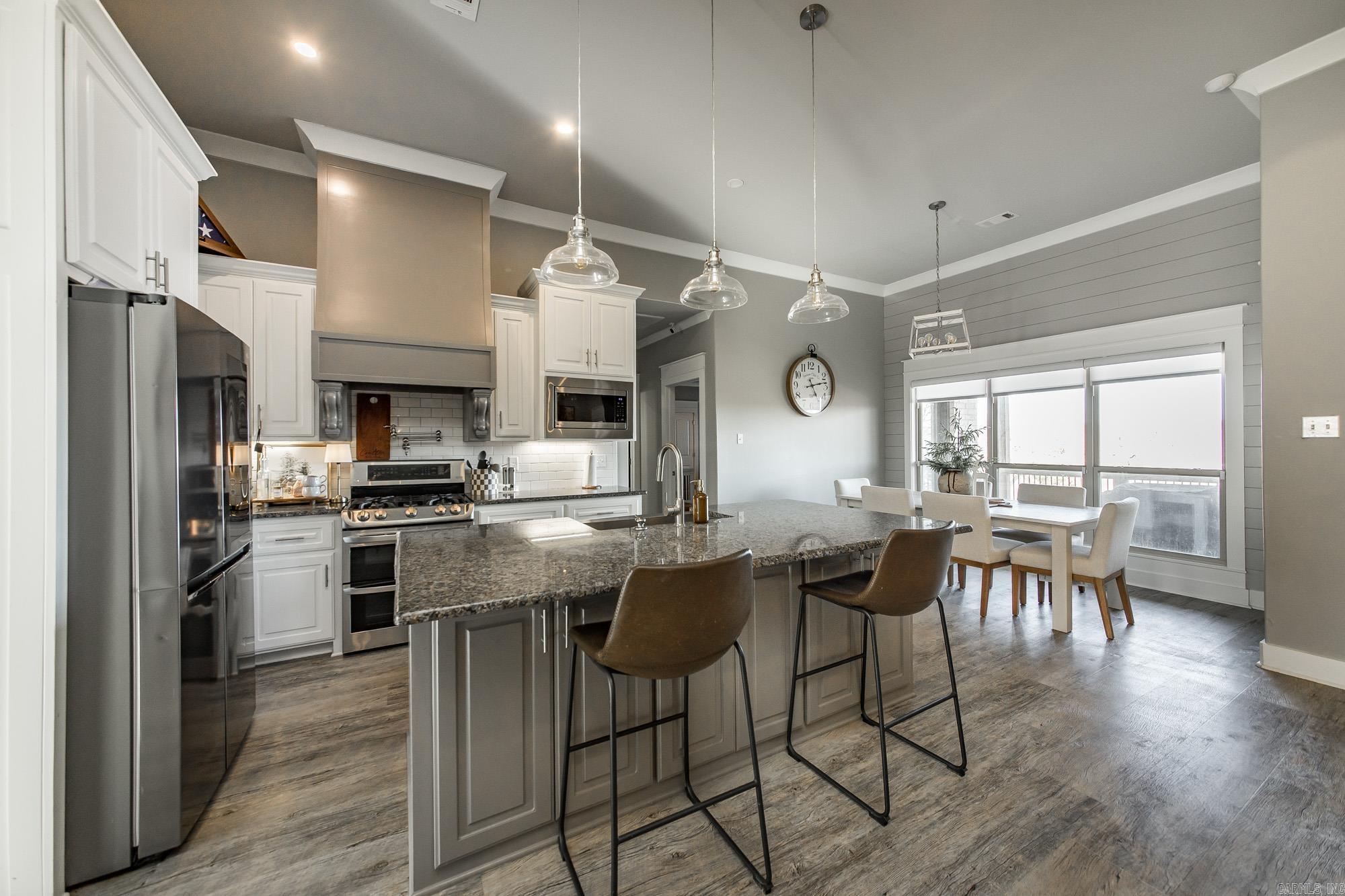 WELLINGTON PLACE - Residential