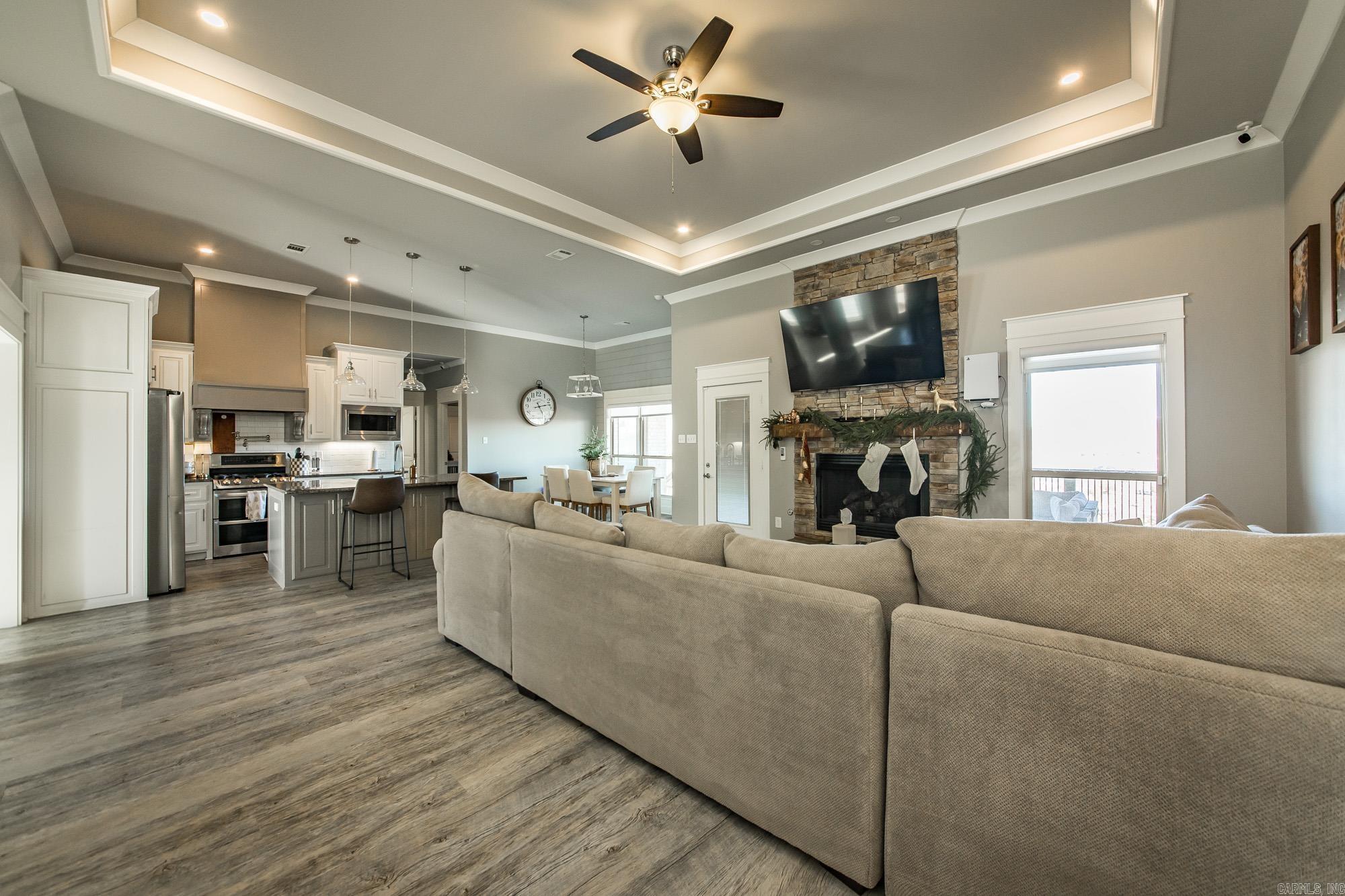 WELLINGTON PLACE - Residential