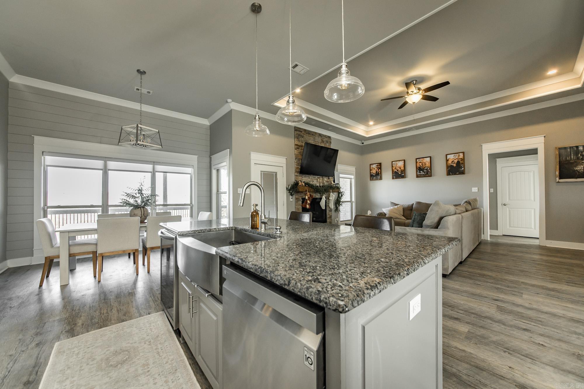 WELLINGTON PLACE - Residential