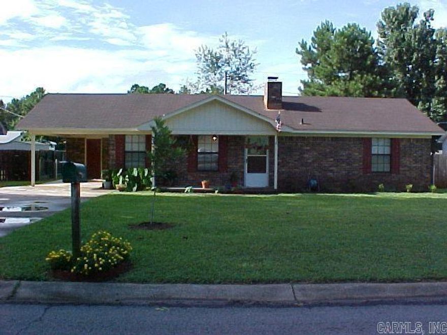 Please contact Century 21 Prestige Realty at 501.982.7474. 3 bedroom 2 bath home available. Fenced yard. No pets. Lease terms 12 months, $830 deposit, $35 app fee. Apply online c21prjxrentals.com