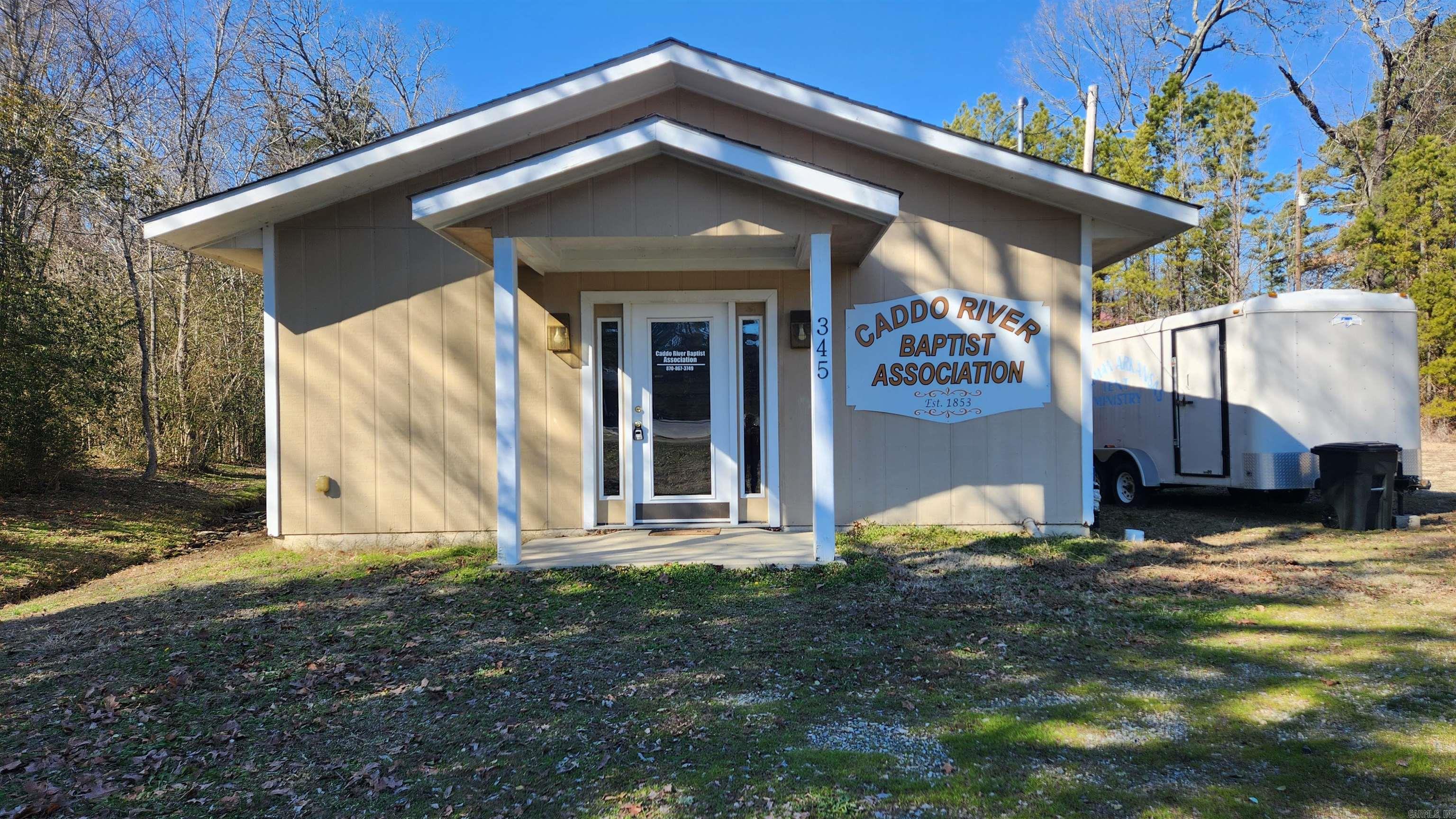 Located just off Highway 27 South is this 768 sq ft building with a 23x23 garage. This building is like an open slate as far as what can be done. It was originally built for a photo studio. But the potential for any business is there. Building was constructed in 2005 and the garage was added on in 2008. Sits on a concrete slab. Window unit for air, propane infrared heat. Well insulated. 5x7 restroom. Public water and sewer. Call today for appointment.