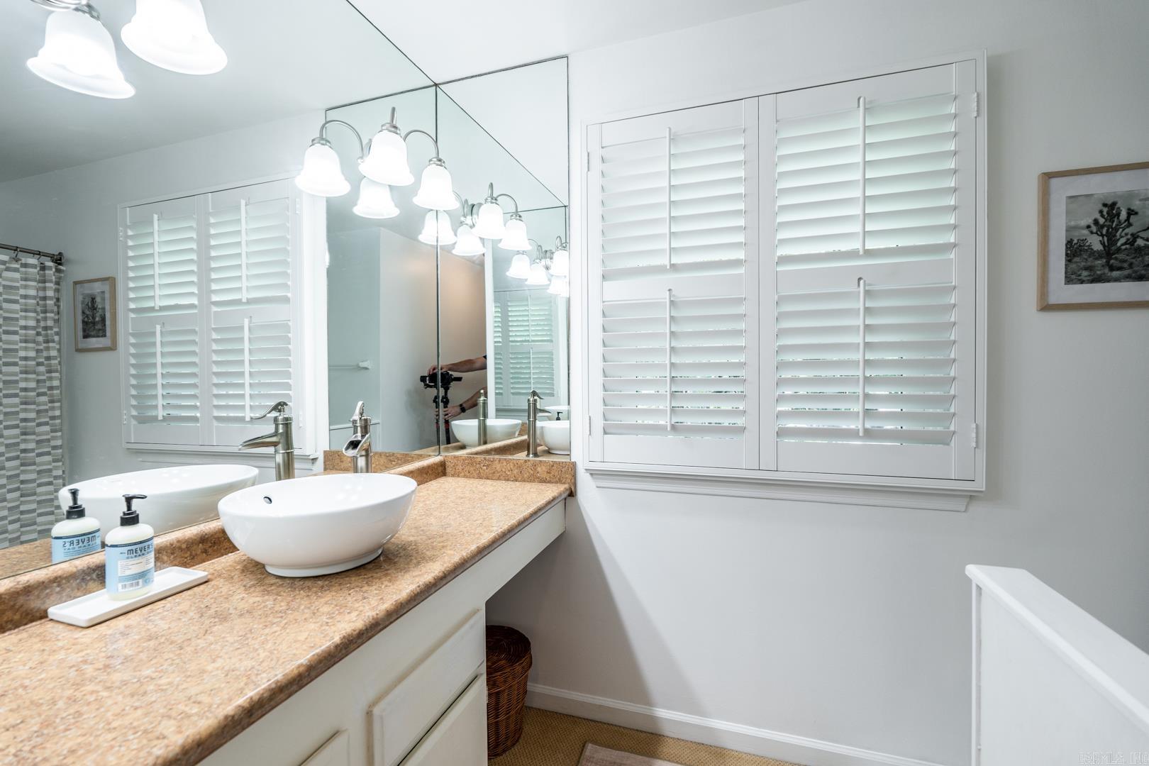 KINGSBRIDGE TWNHSE - Residential