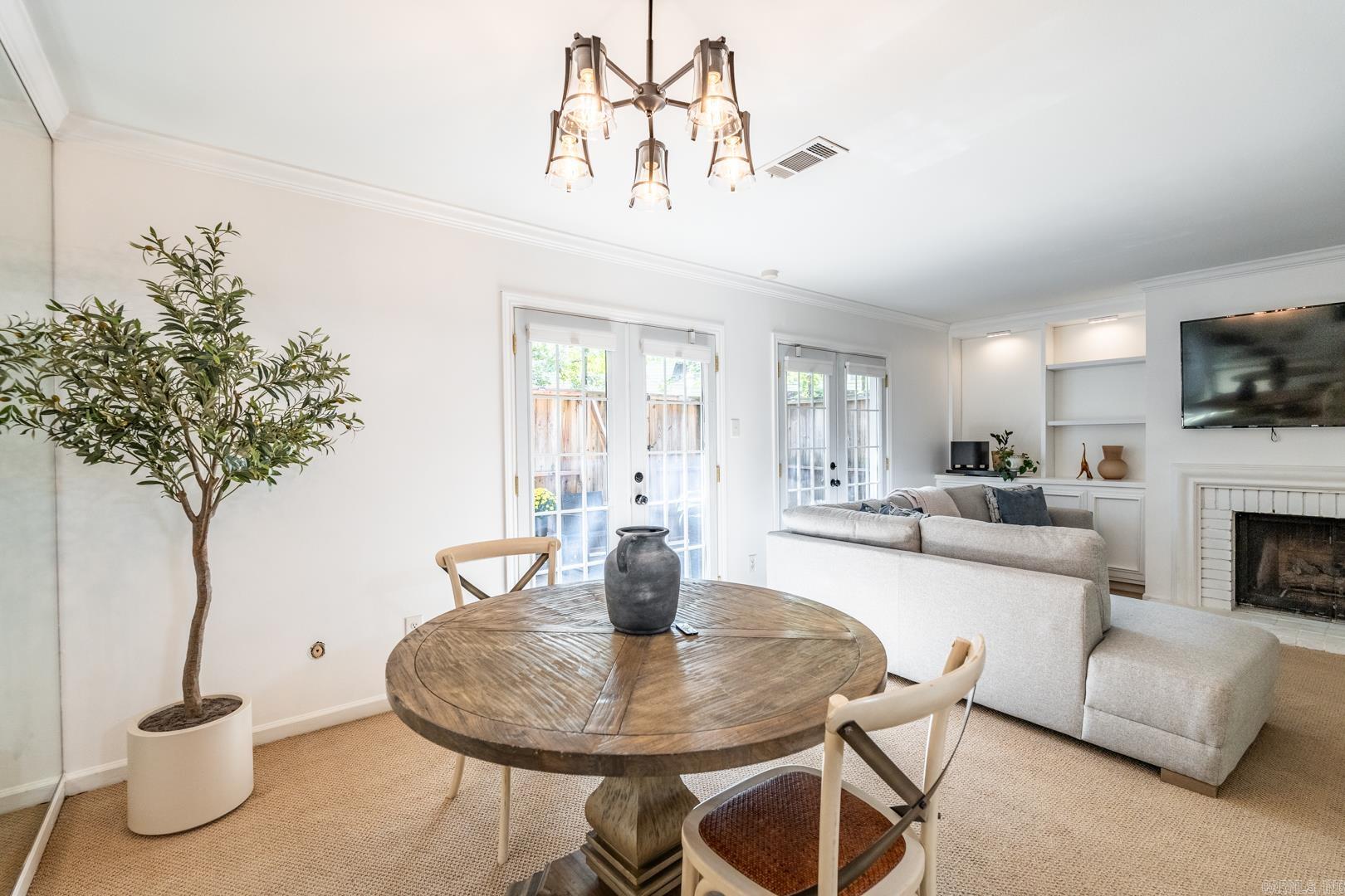 KINGSBRIDGE TWNHSE - Residential