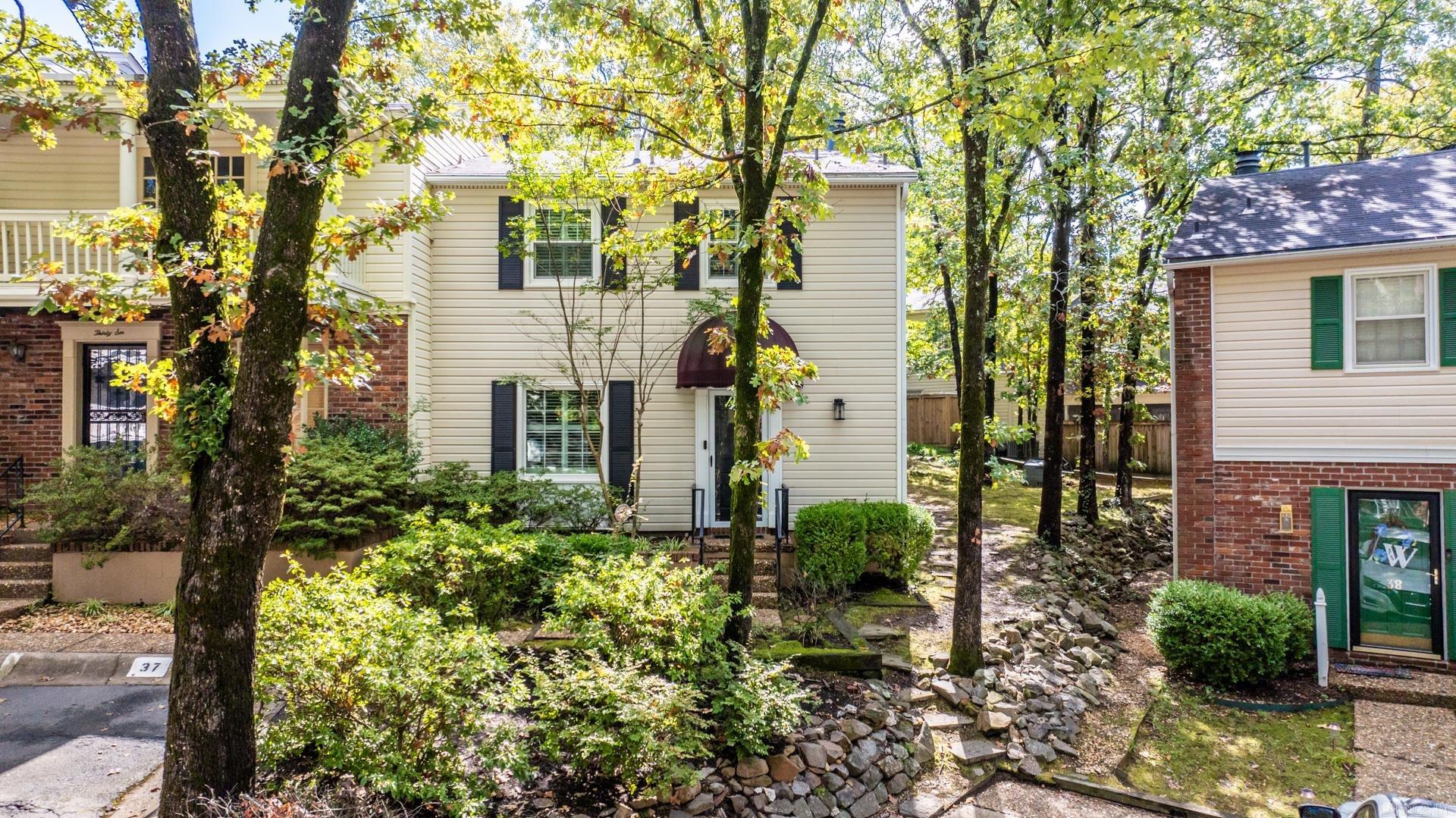 KINGSBRIDGE TWNHSE - Residential