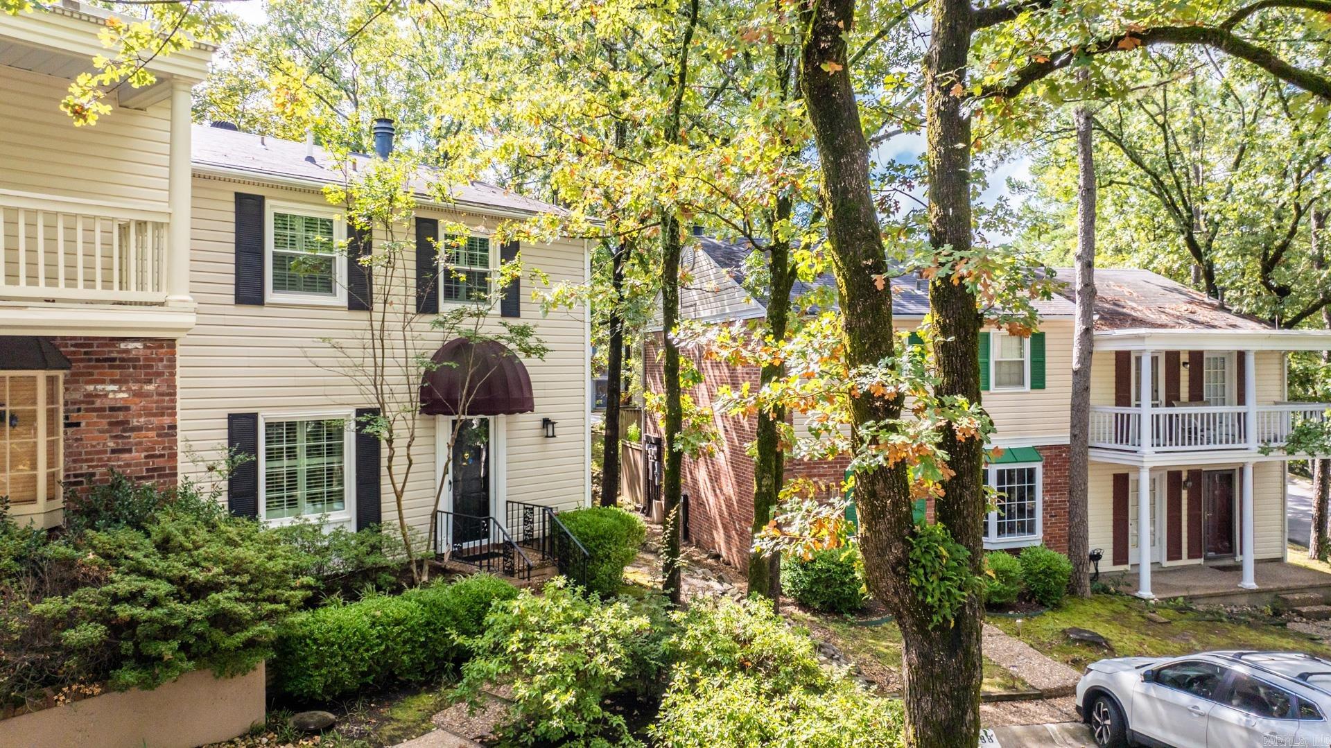 KINGSBRIDGE TWNHSE - Residential