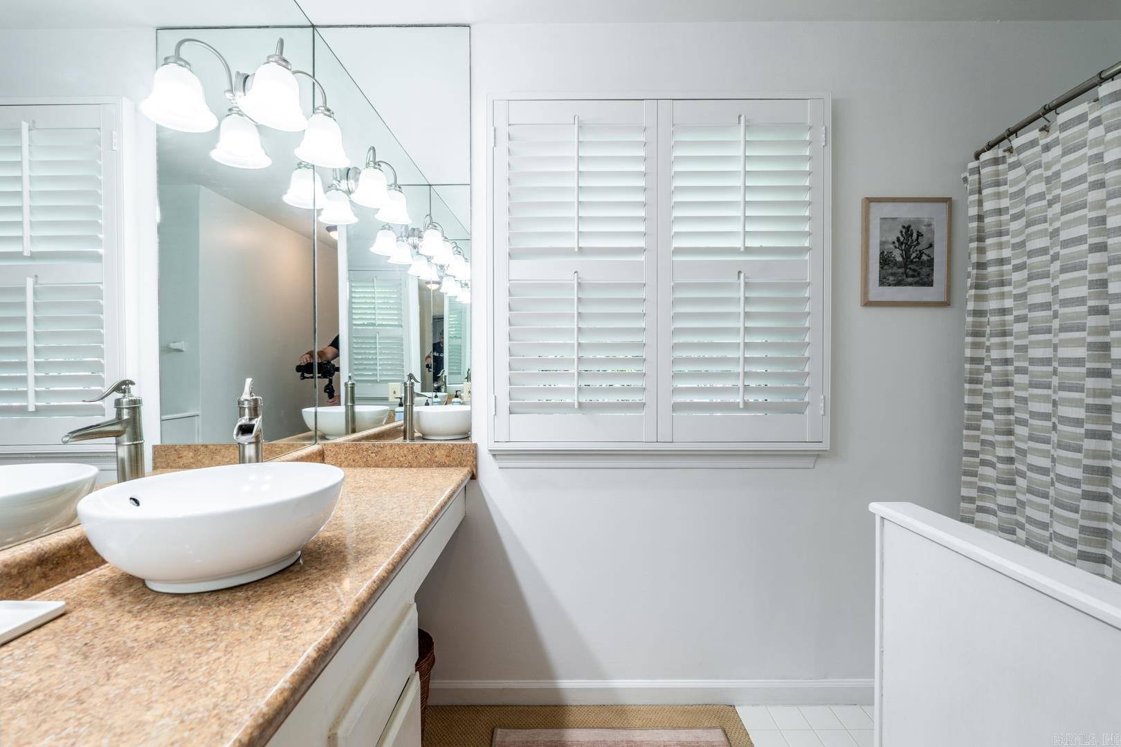 KINGSBRIDGE TWNHSE - Residential