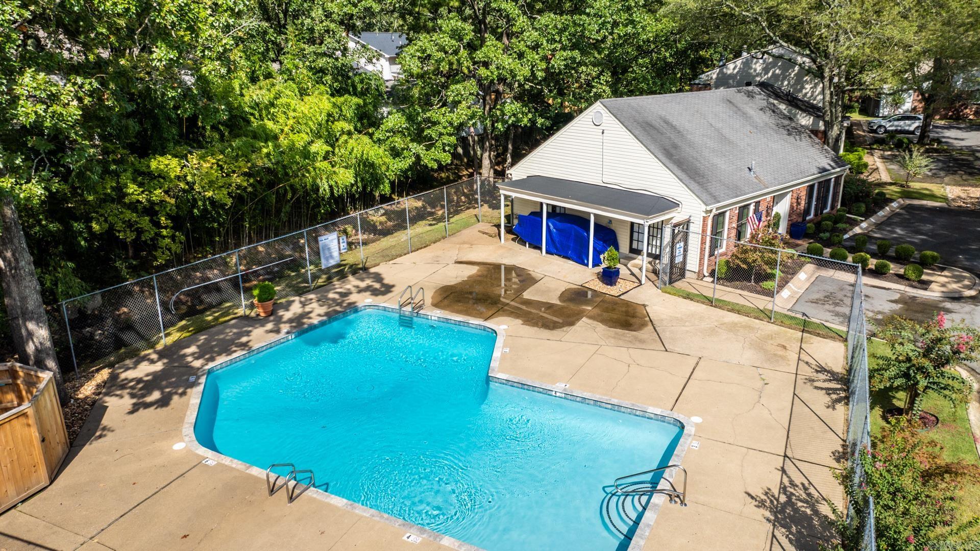 KINGSBRIDGE TWNHSE - Residential