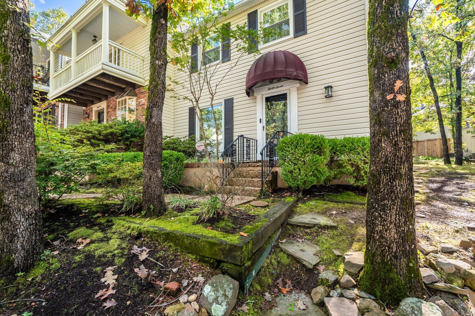 KINGSBRIDGE TWNHSE - Residential