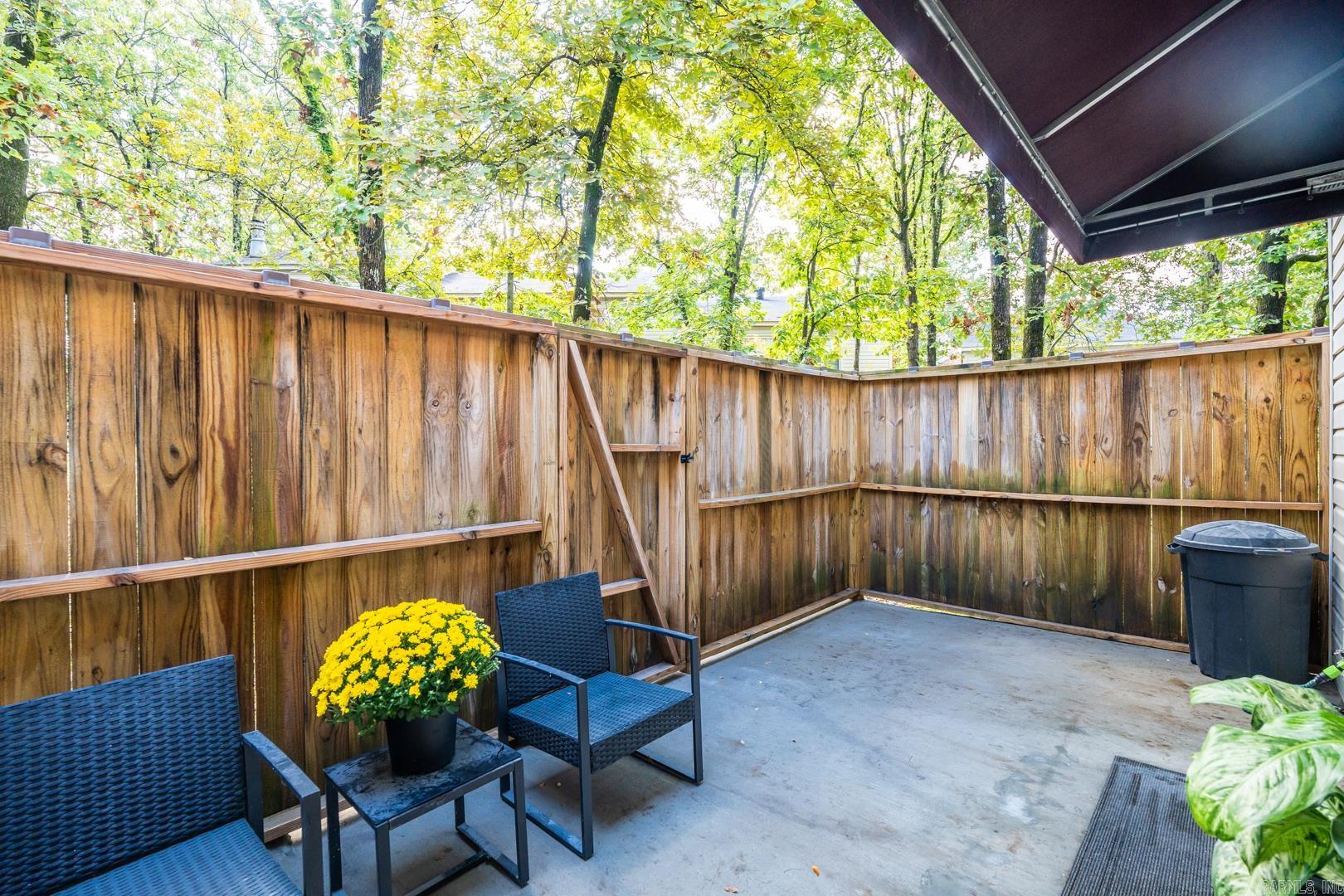 KINGSBRIDGE TWNHSE - Residential