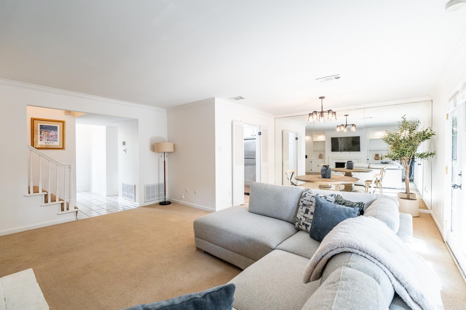 KINGSBRIDGE TWNHSE - Residential