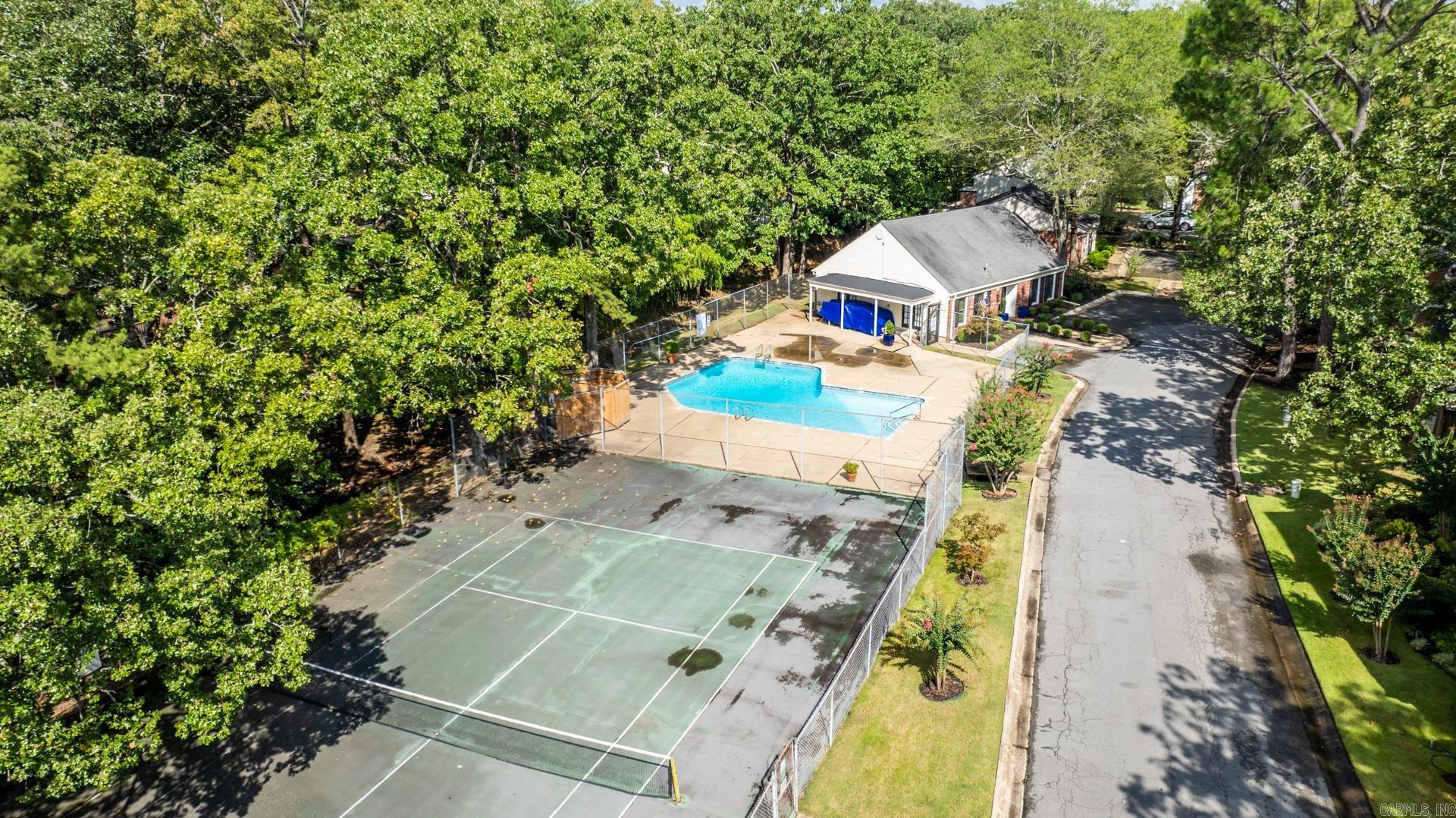 KINGSBRIDGE TWNHSE - Residential