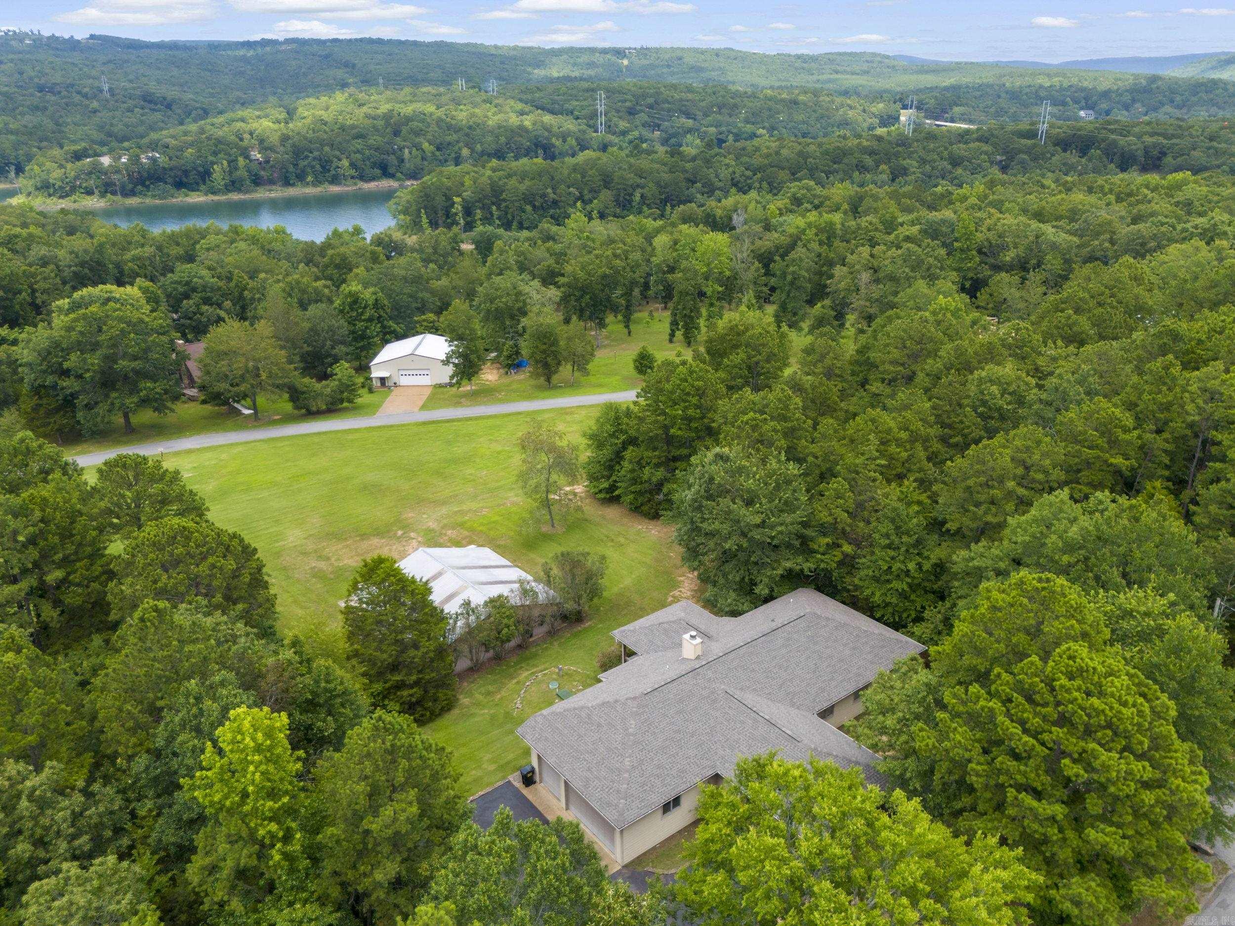 SKYPOINT ESTATES - LAKE - Residential