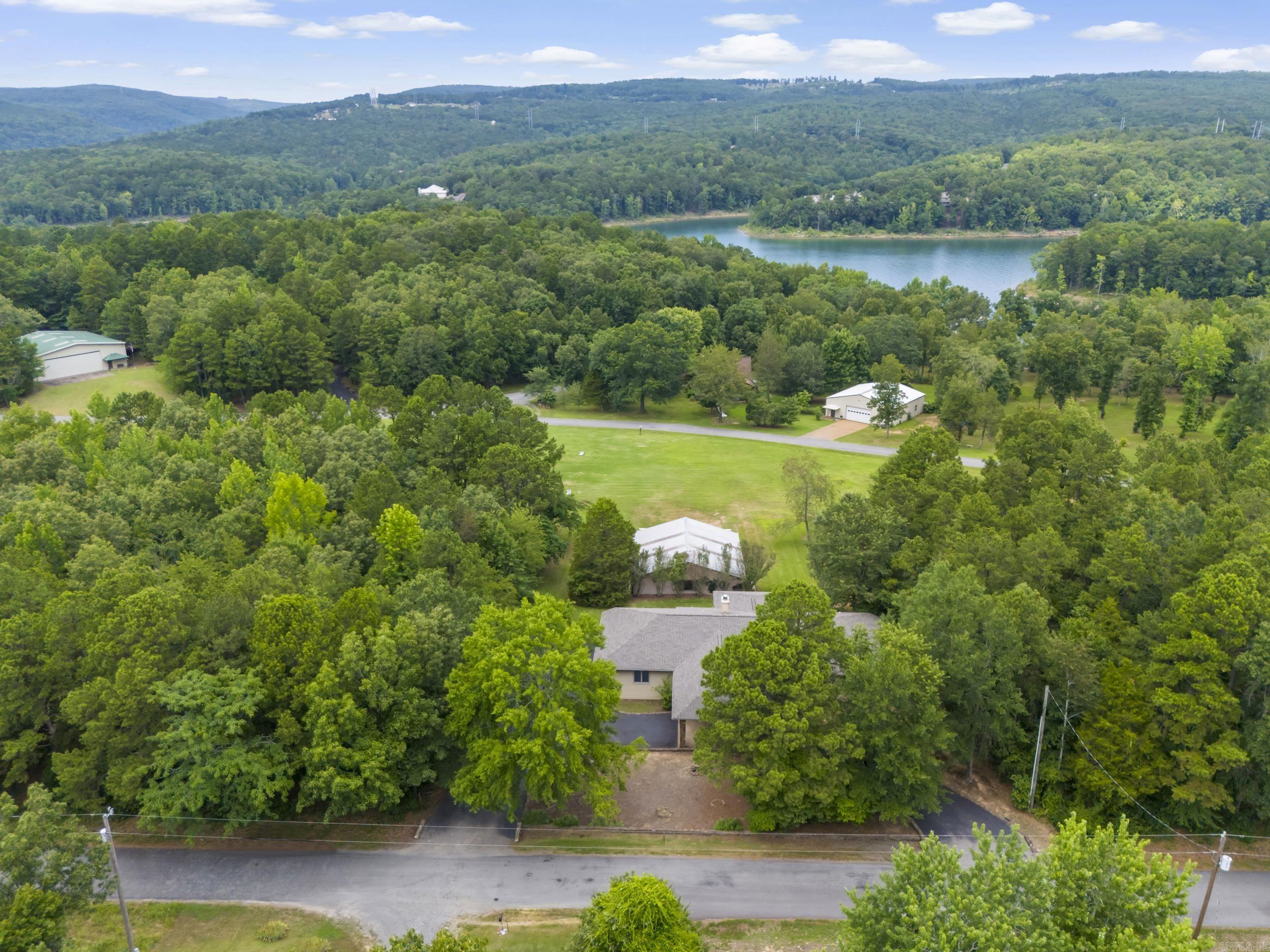 SKYPOINT ESTATES - LAKE - Residential