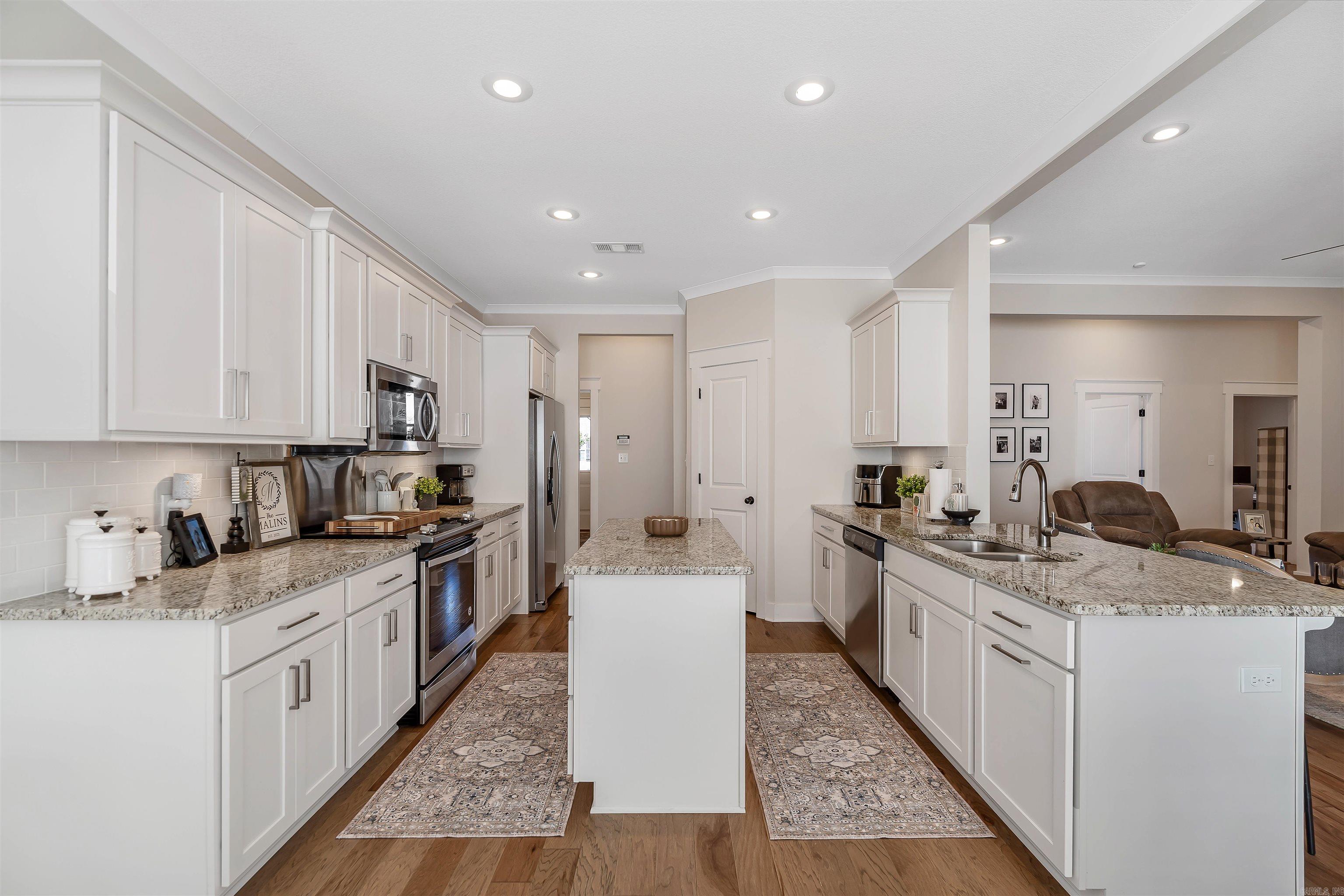 VALLEY VIEW MANOR - Residential