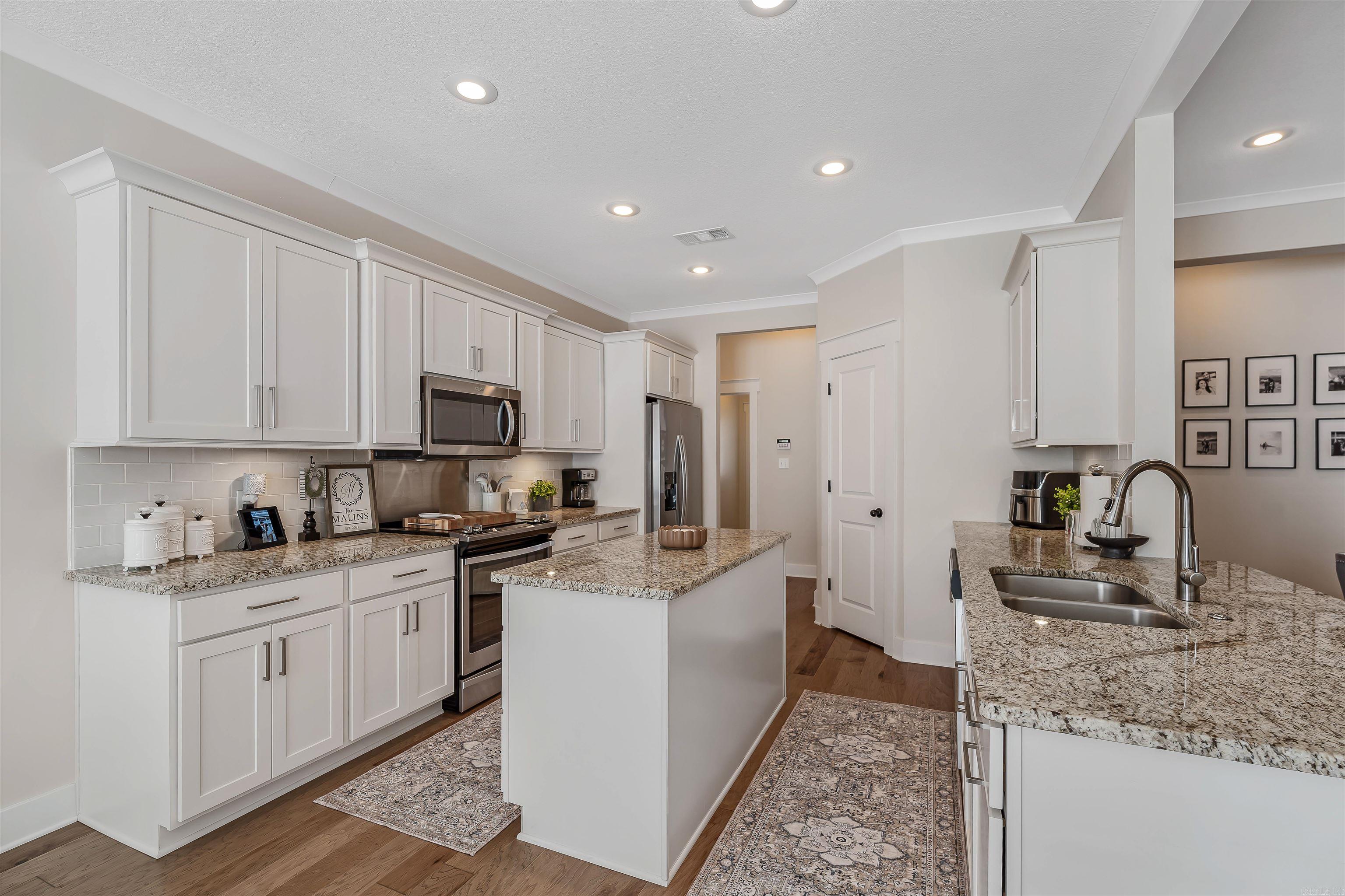 VALLEY VIEW MANOR - Residential