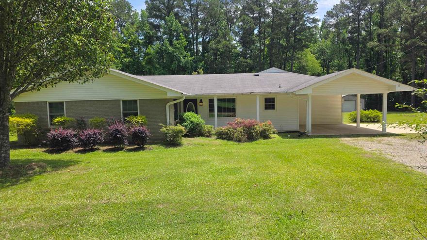 This is a Fannie Mae HomePath property. First Time Buyers, complete the HomePath Ready Buyer homeownership course on Homepath.com. Attach certificate to offer up to 3% closing cost assistance. Check HomePath.com for more details. Restrictions apply. All offers are submitted at homepath.fanniemae.com