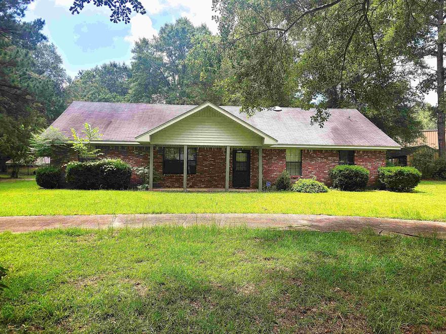 This home is on 2.83 acers with 5 bedrooms and 2 baths . It also has a storage building that could be converted to a shop. The back part of the property has the potential to be rented out. Call David for a showing at 870-314-1658 or  870-863-4011.