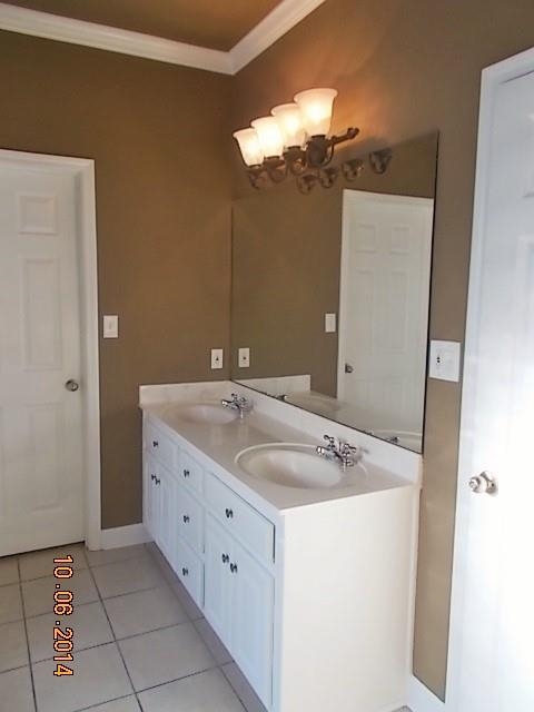 LONGHILLS VILLAGE - Residential