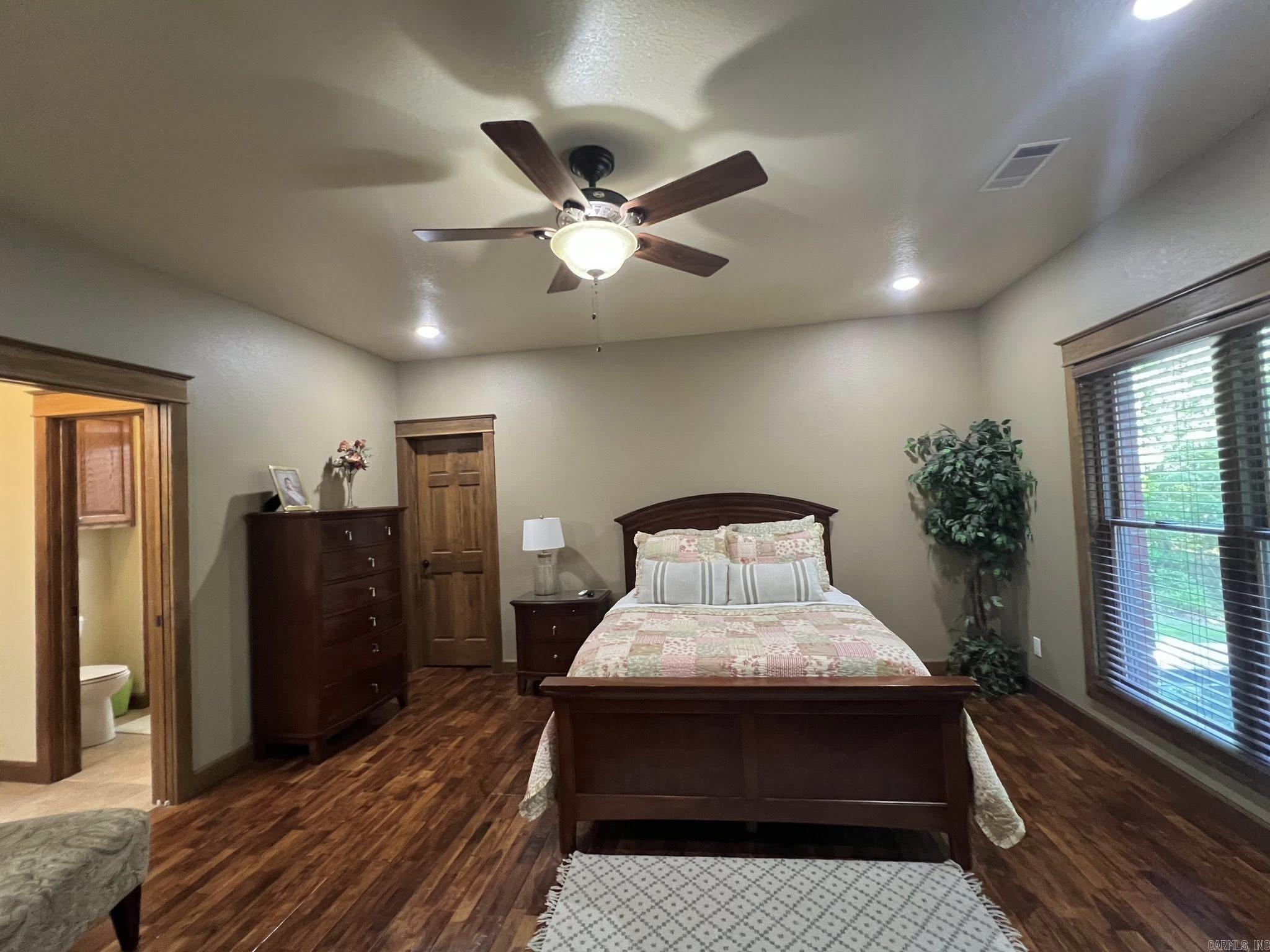 WOODLAND HILLS - Residential