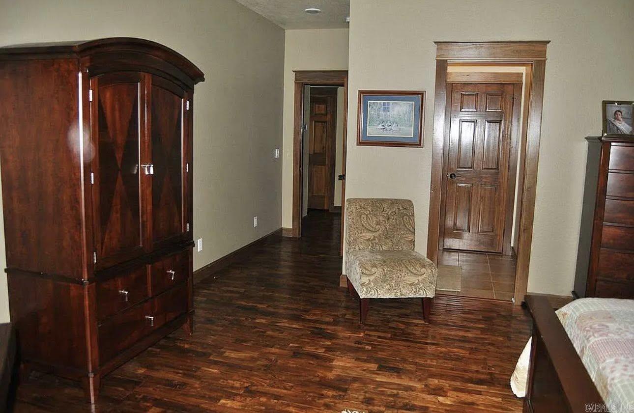 WOODLAND HILLS - Residential