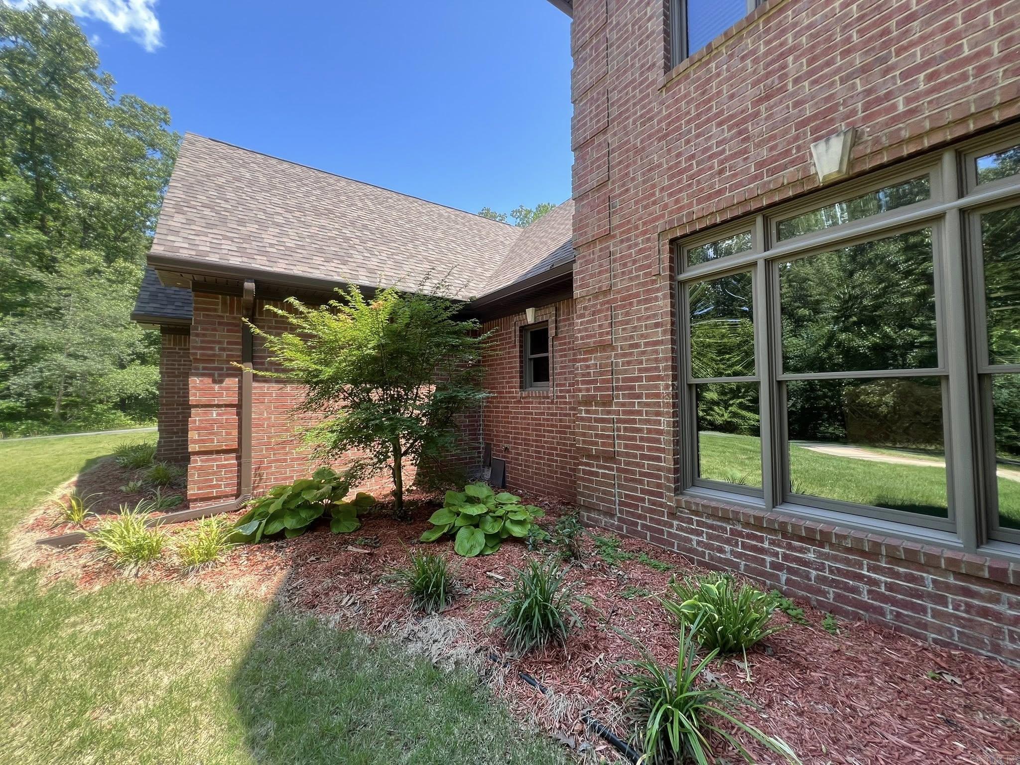 WOODLAND HILLS - Residential