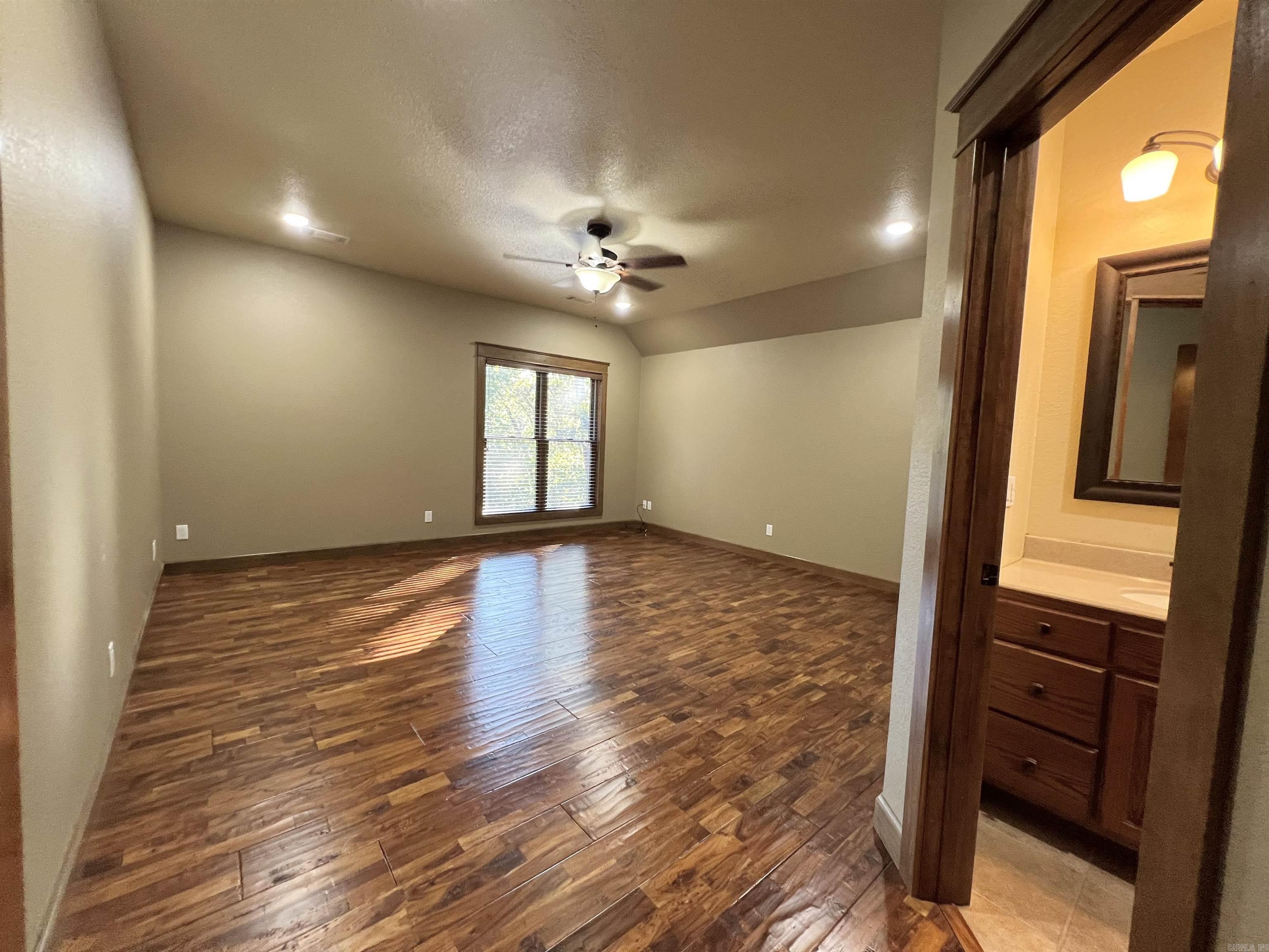 WOODLAND HILLS - Residential