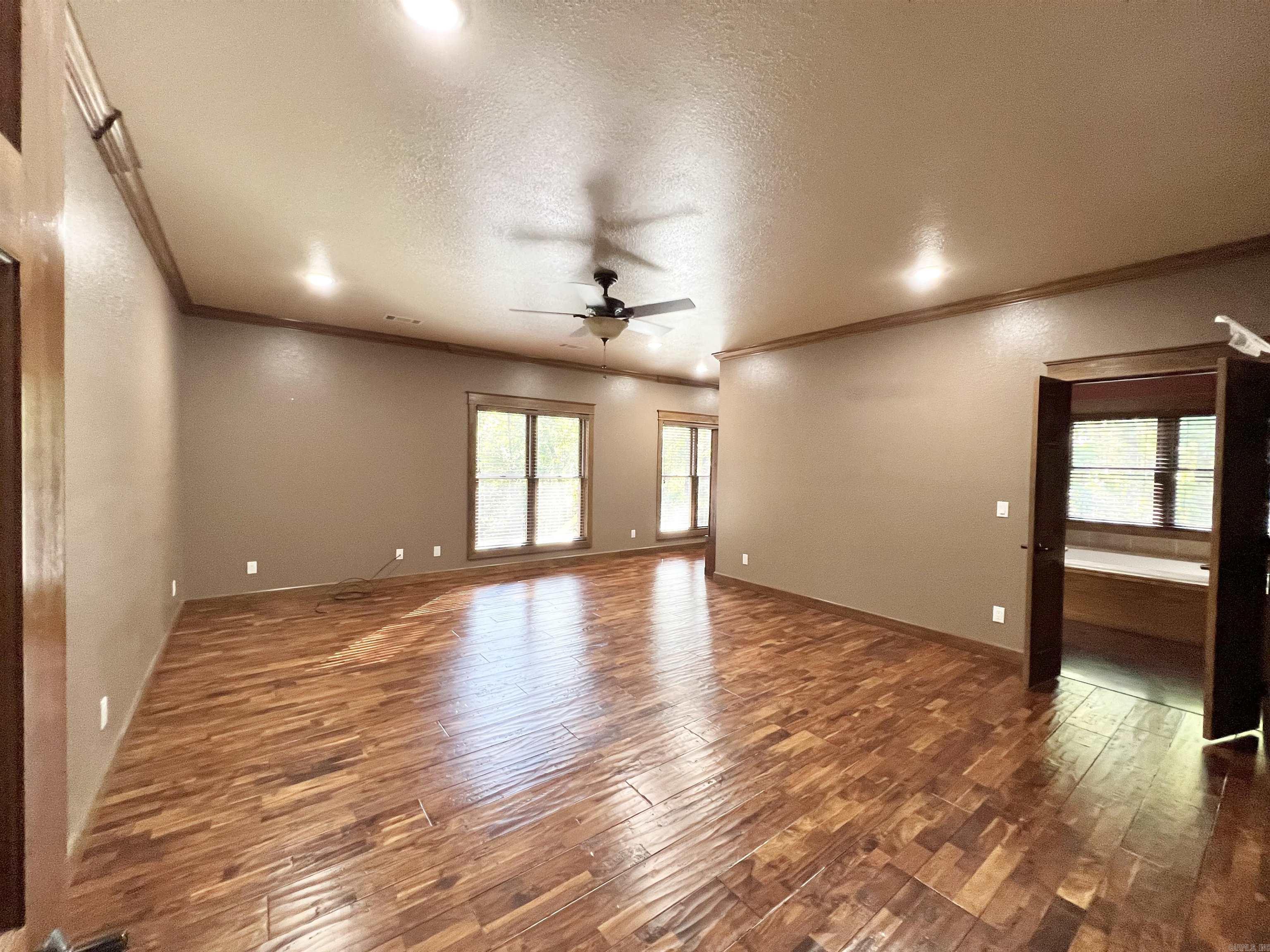 WOODLAND HILLS - Residential