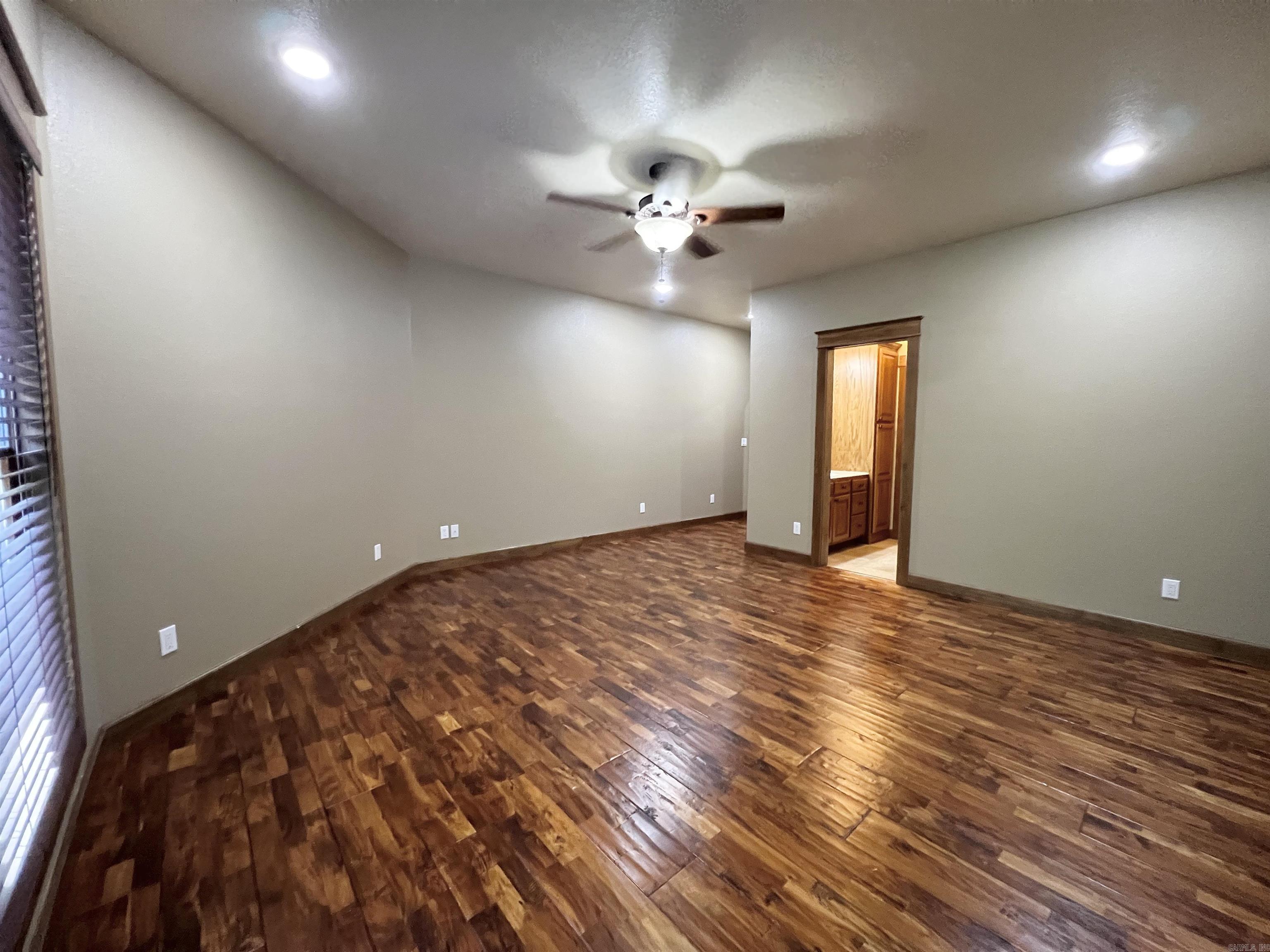 WOODLAND HILLS - Residential