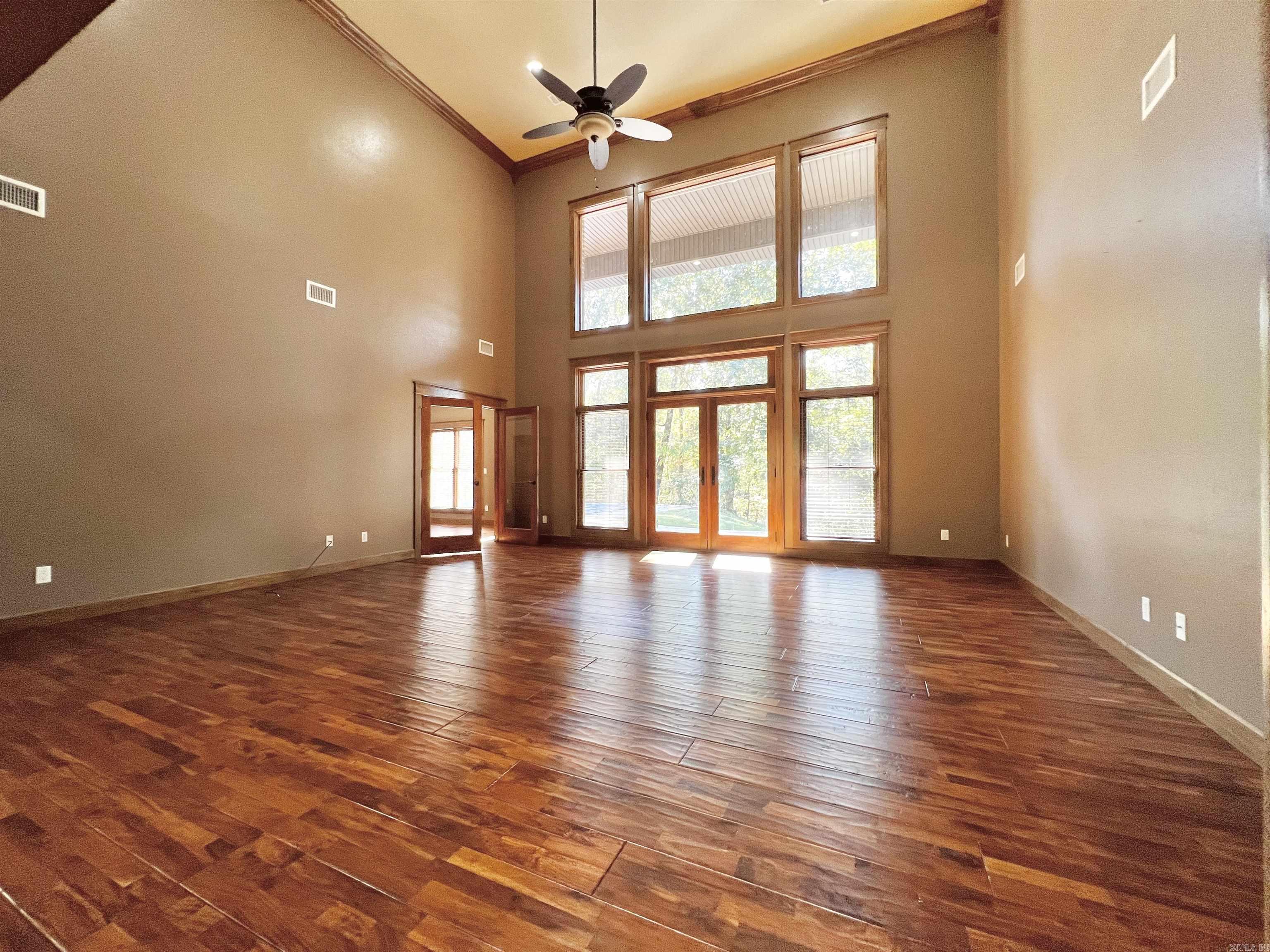 WOODLAND HILLS - Residential