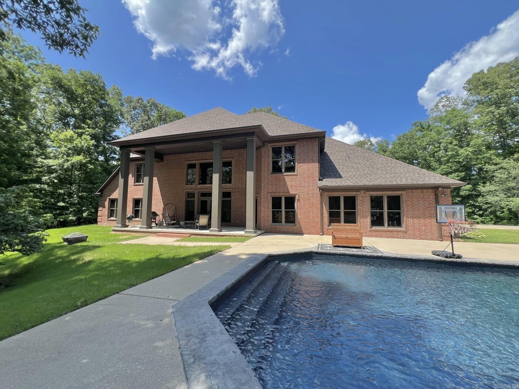 WOODLAND HILLS - Residential