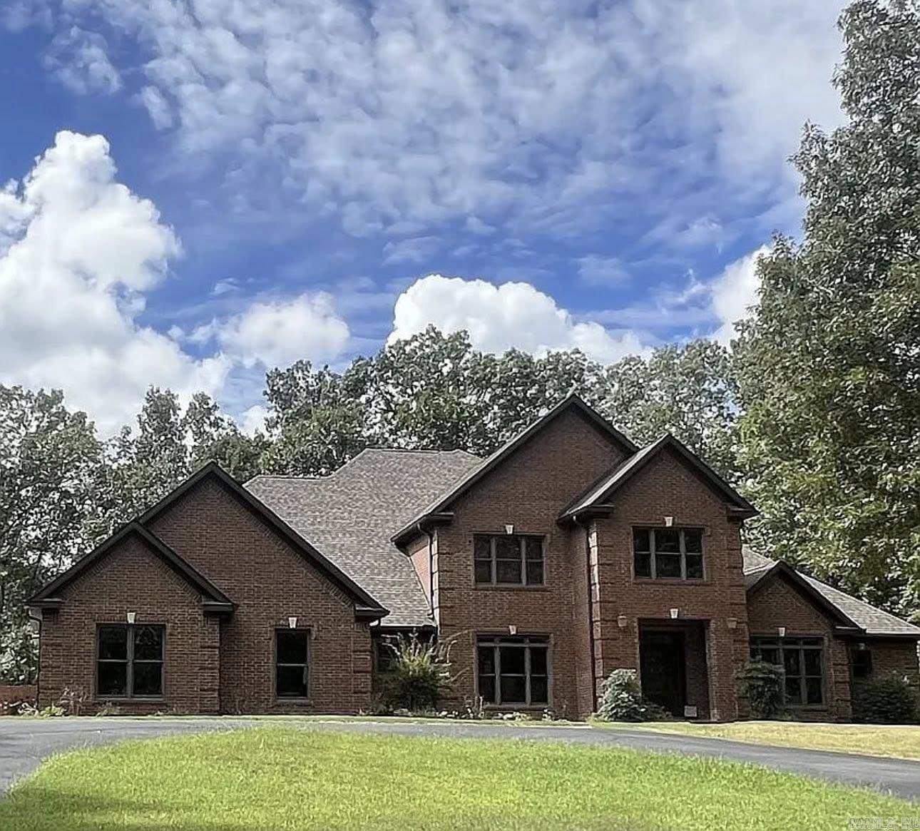 WOODLAND HILLS - Residential