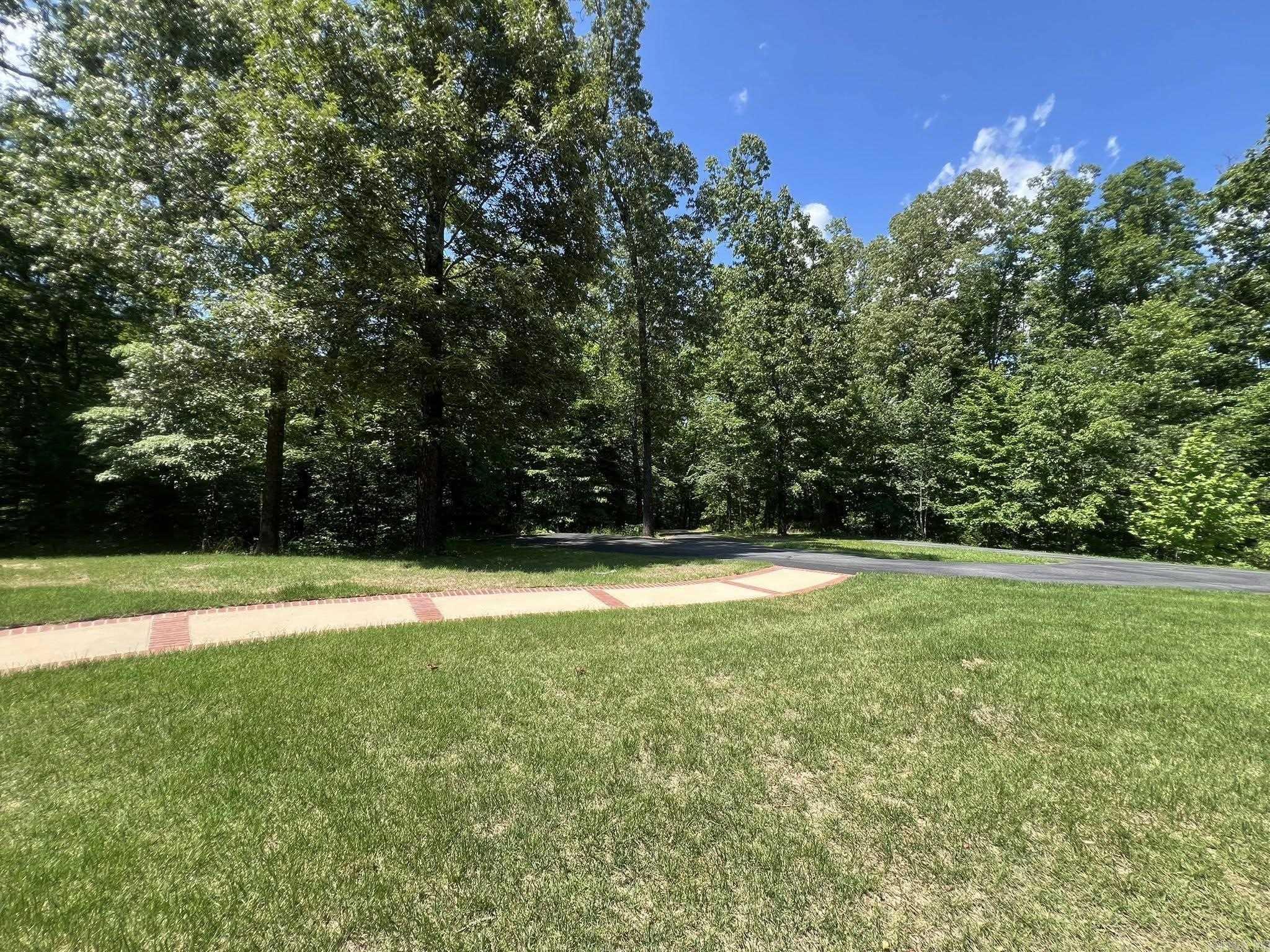 WOODLAND HILLS - Residential