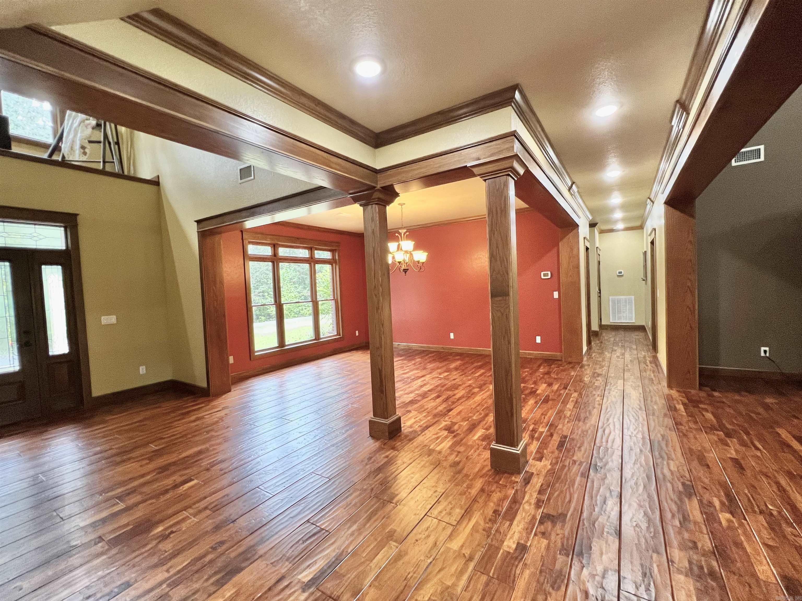 WOODLAND HILLS - Residential