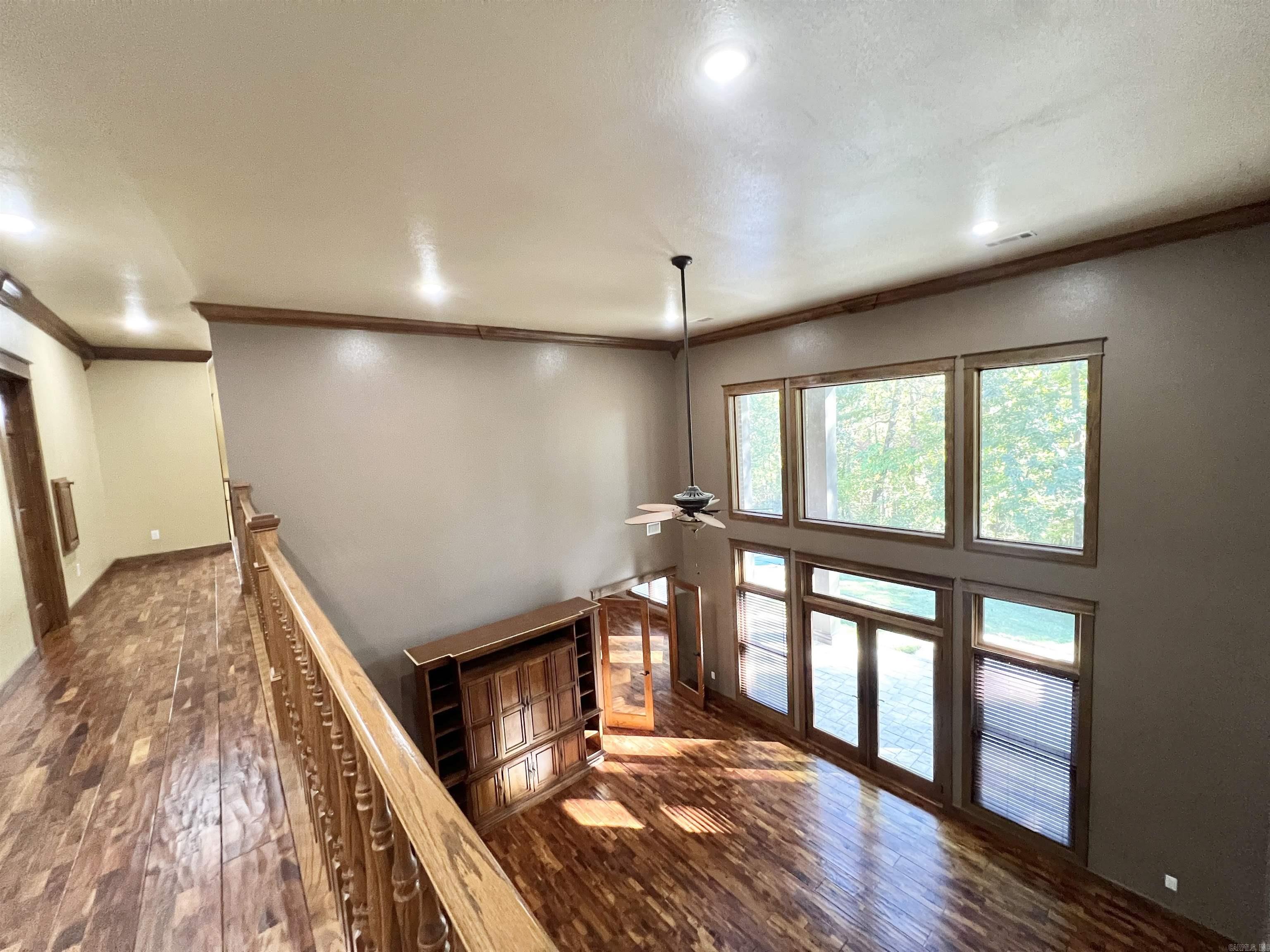 WOODLAND HILLS - Residential