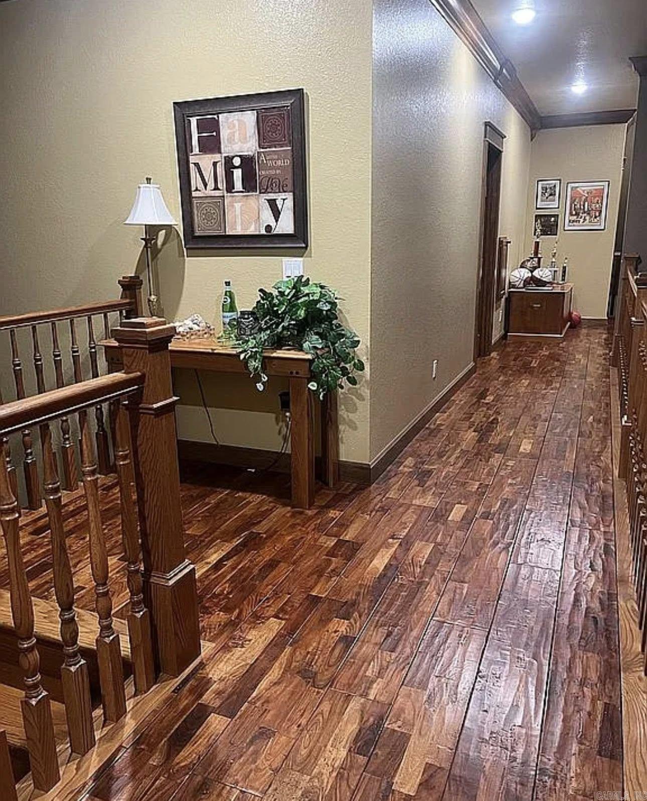 WOODLAND HILLS - Residential