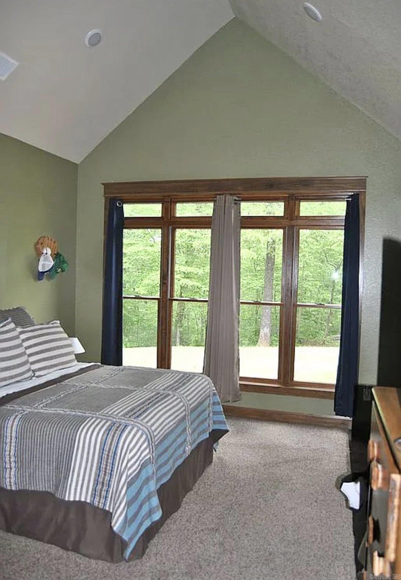 WOODLAND HILLS - Residential