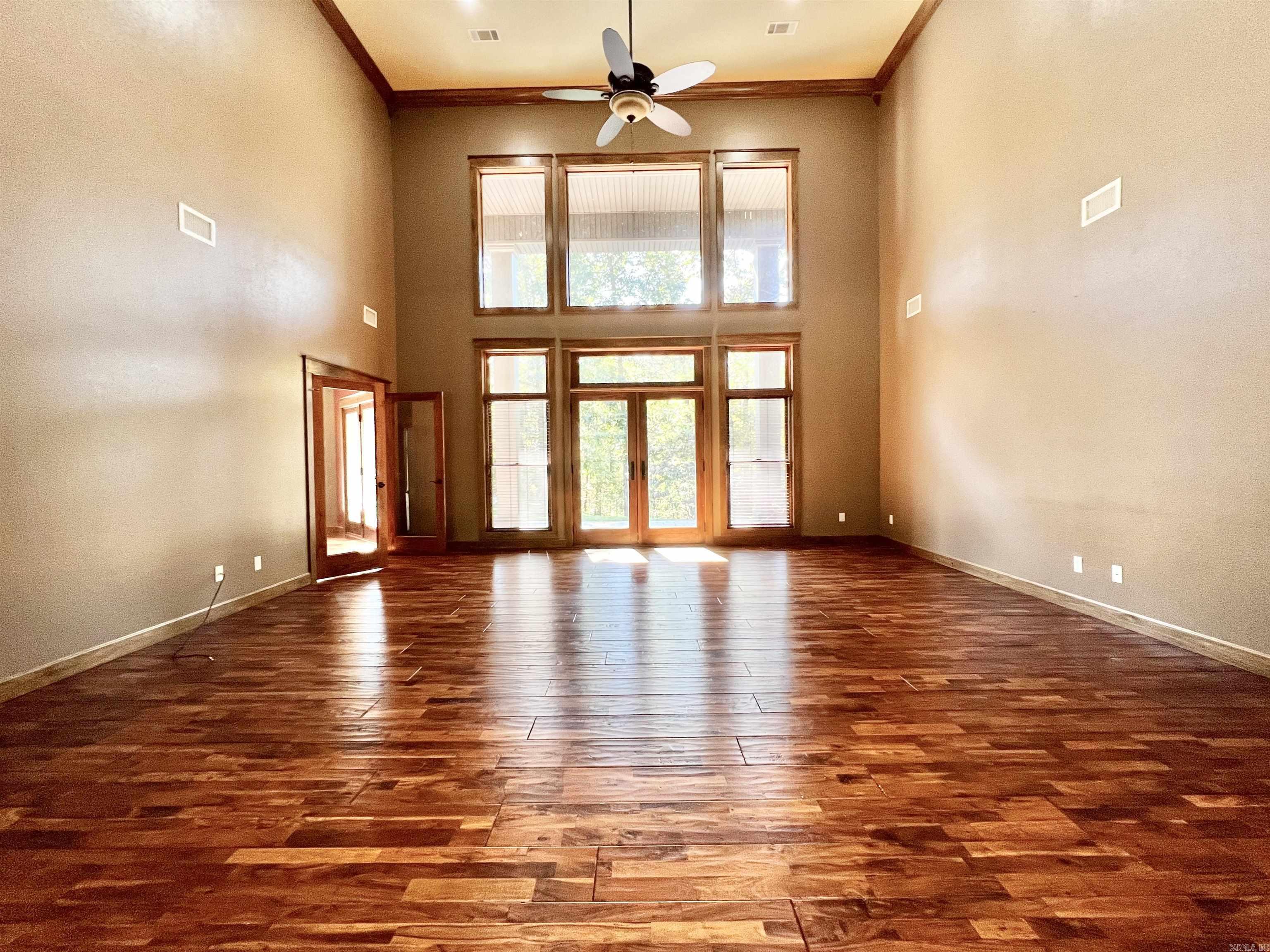 WOODLAND HILLS - Residential