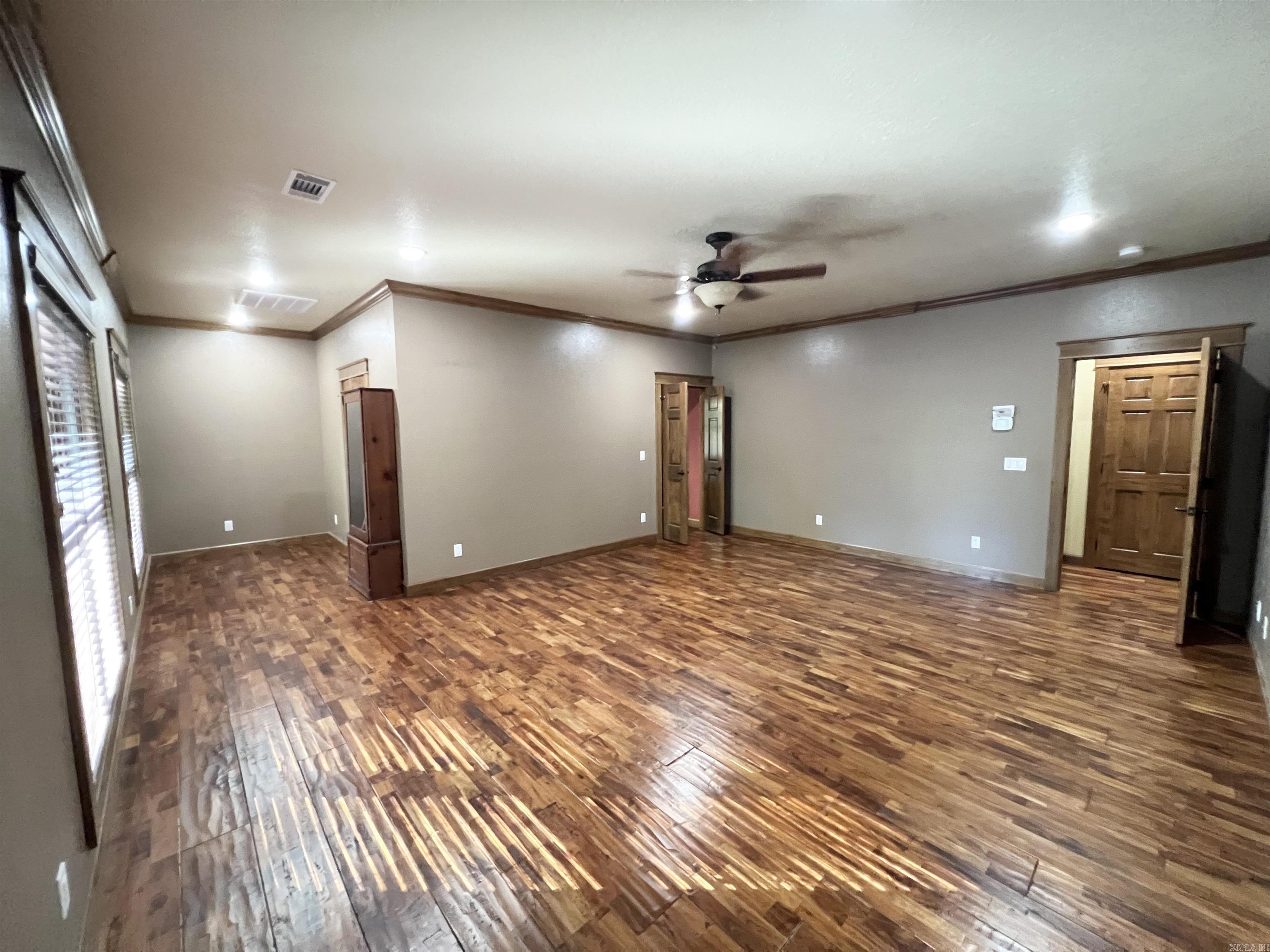 WOODLAND HILLS - Residential