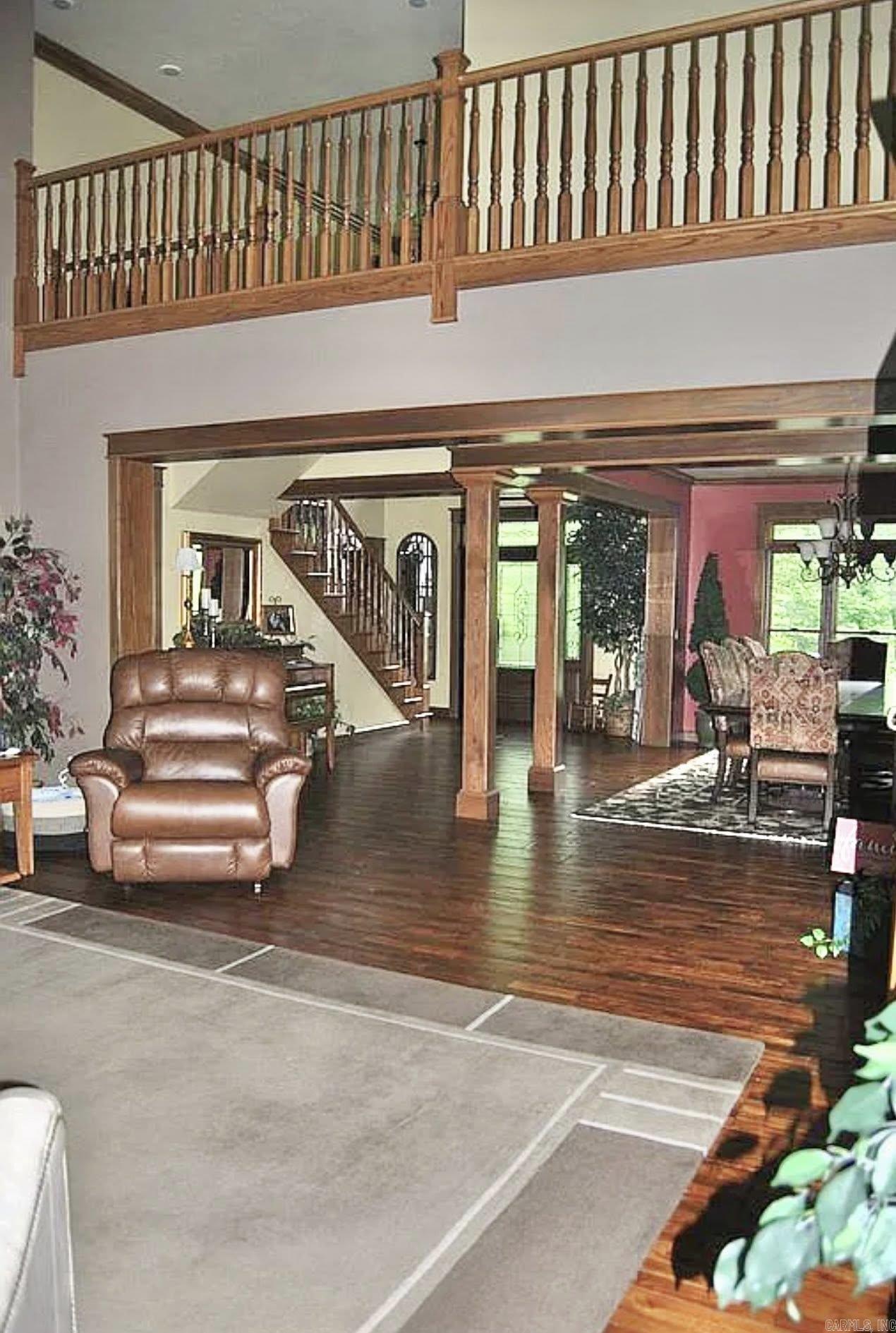 WOODLAND HILLS - Residential