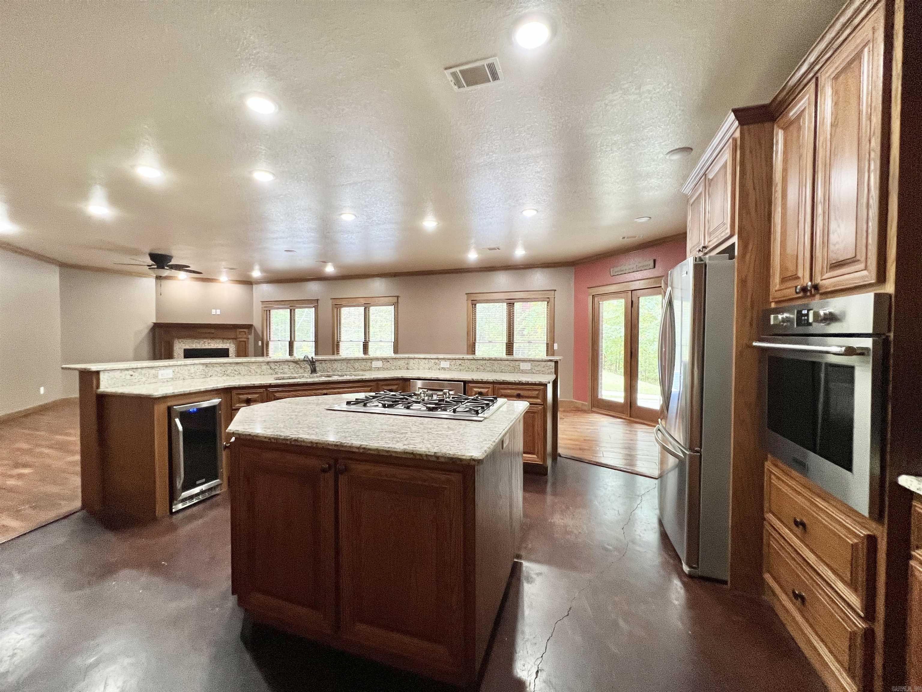 WOODLAND HILLS - Residential