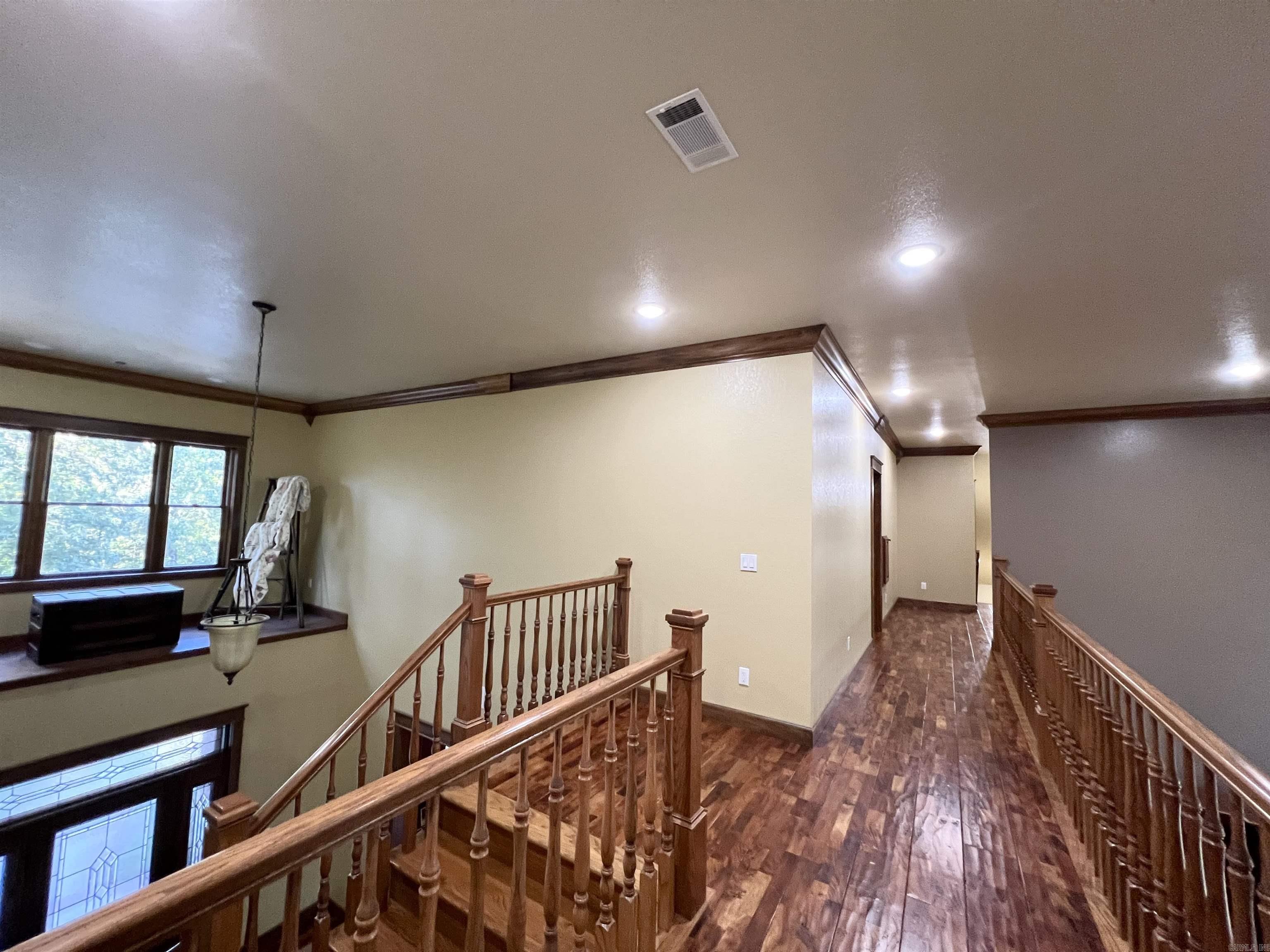 WOODLAND HILLS - Residential