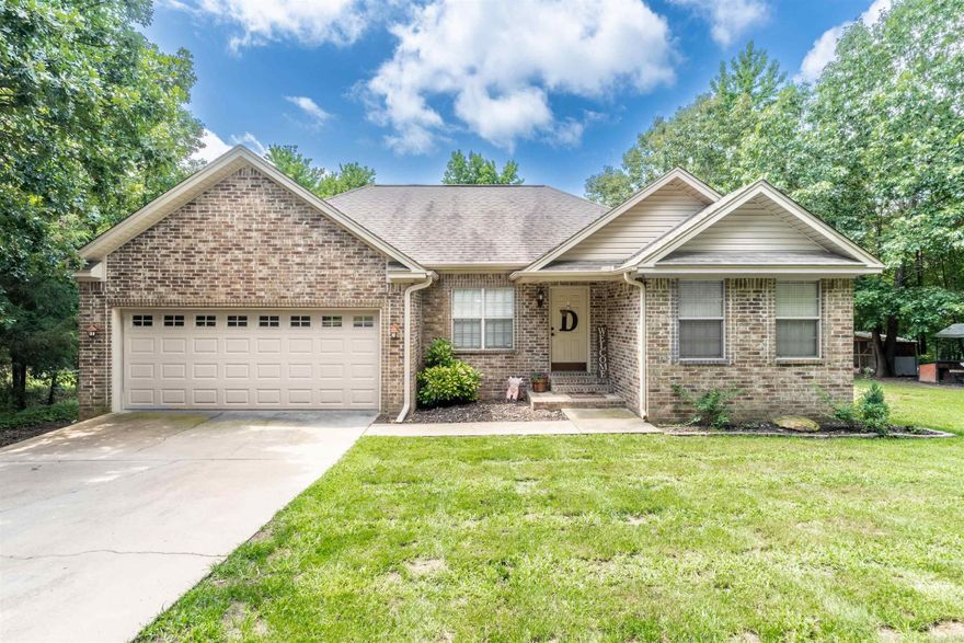 Experience country living just west of Searcy. This is an exceptional opportunity to own a home that provides space for gardening or raising chickens. The back deck serves as a private oasis, ideal for entertaining guests. Inside, you will find durable hard surface flooring throughout, a well-designed split floor plan, a spacious laundry room, and two bathrooms featuring bathtub/shower combinations. Enjoy the benefits of rural living with only a ten-minute commute to all that Searcy has to offer.