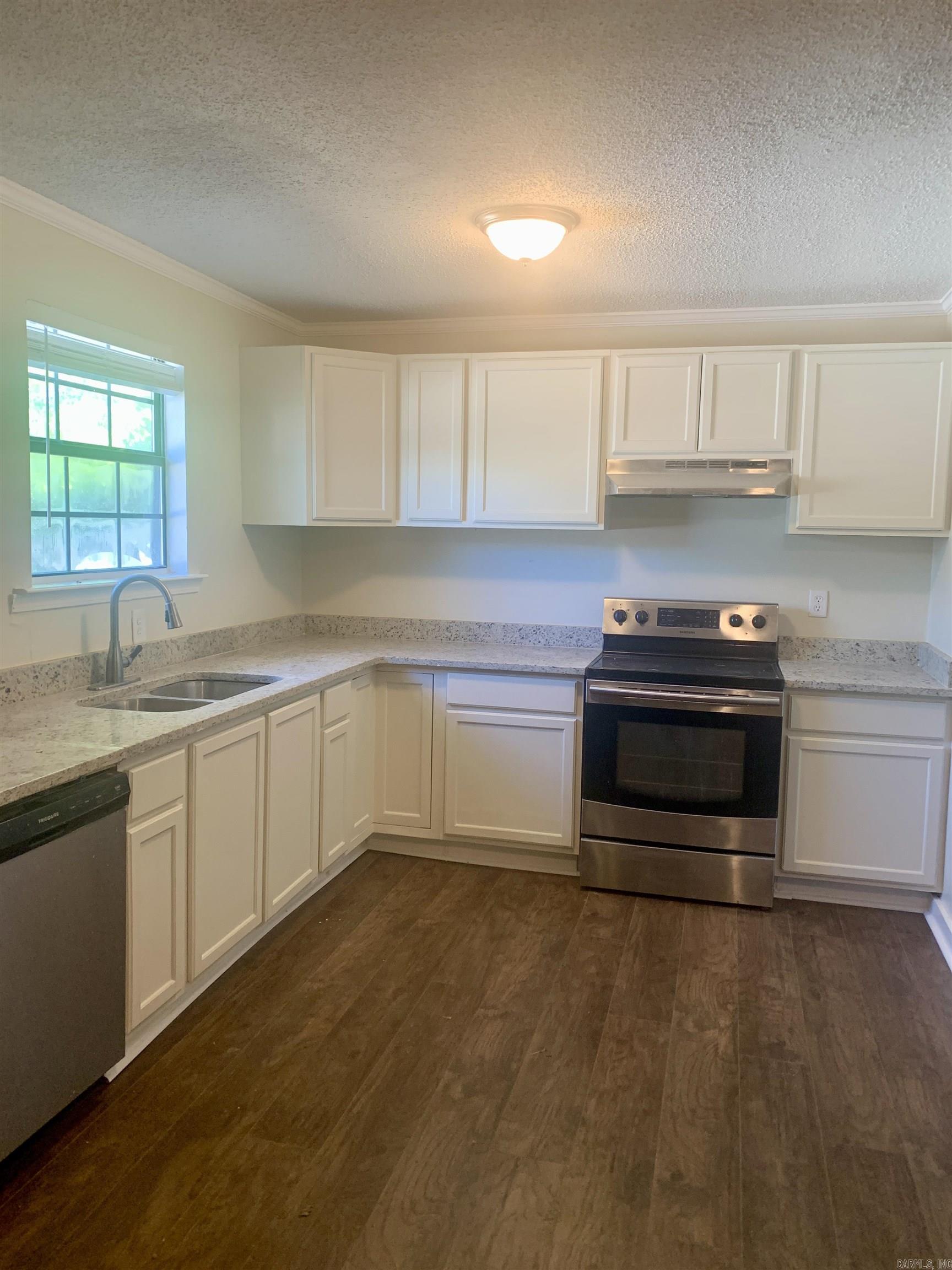 TIFFANY MANOR - Residential