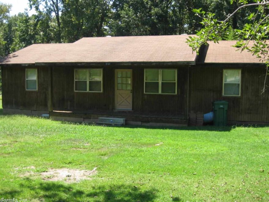 Good home on over an acre of land.  Great potential.  First time home buyer or investment property.