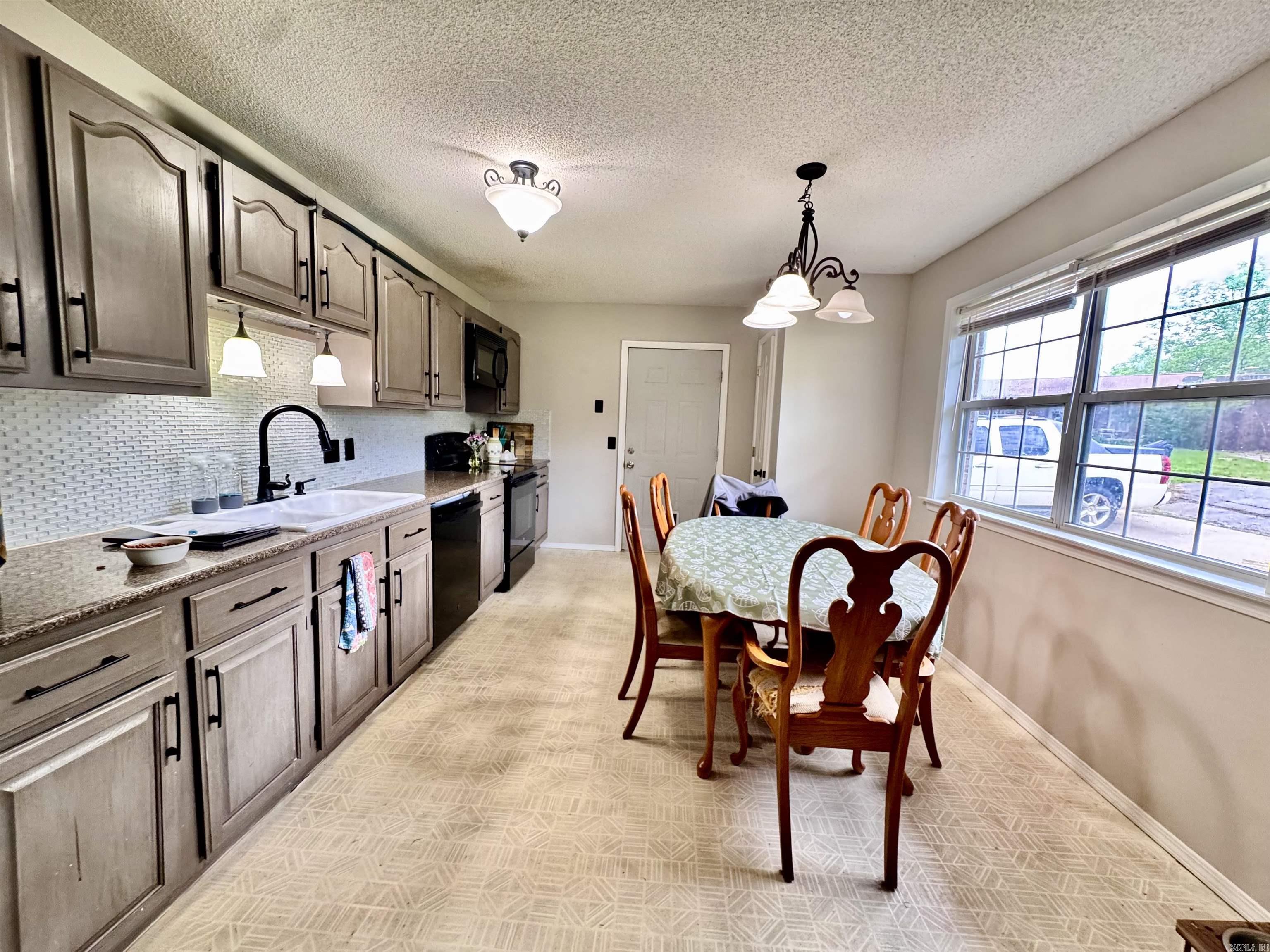 Whispering Oaks - Residential