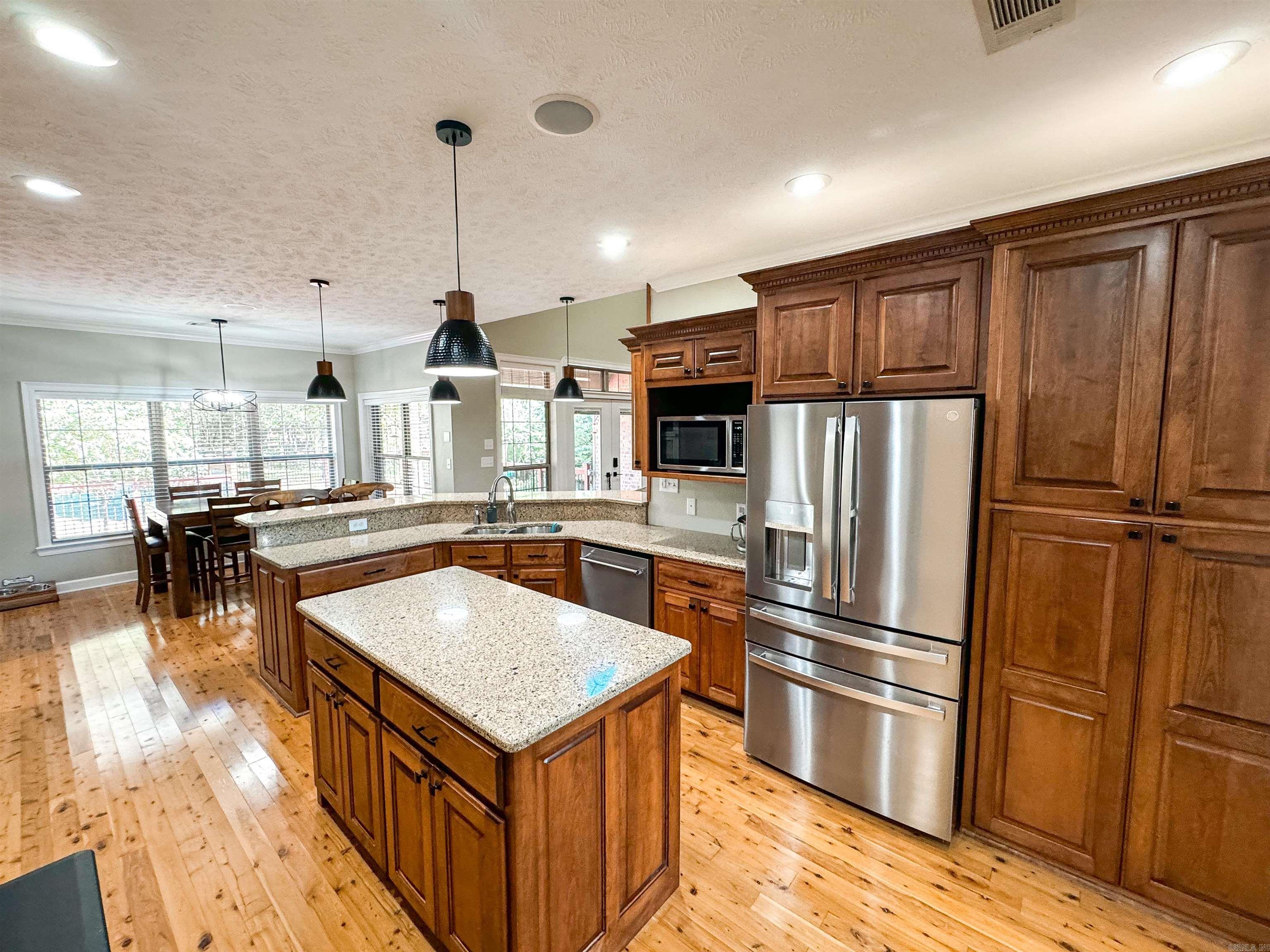 SOUTHERN HILLS EST - Residential