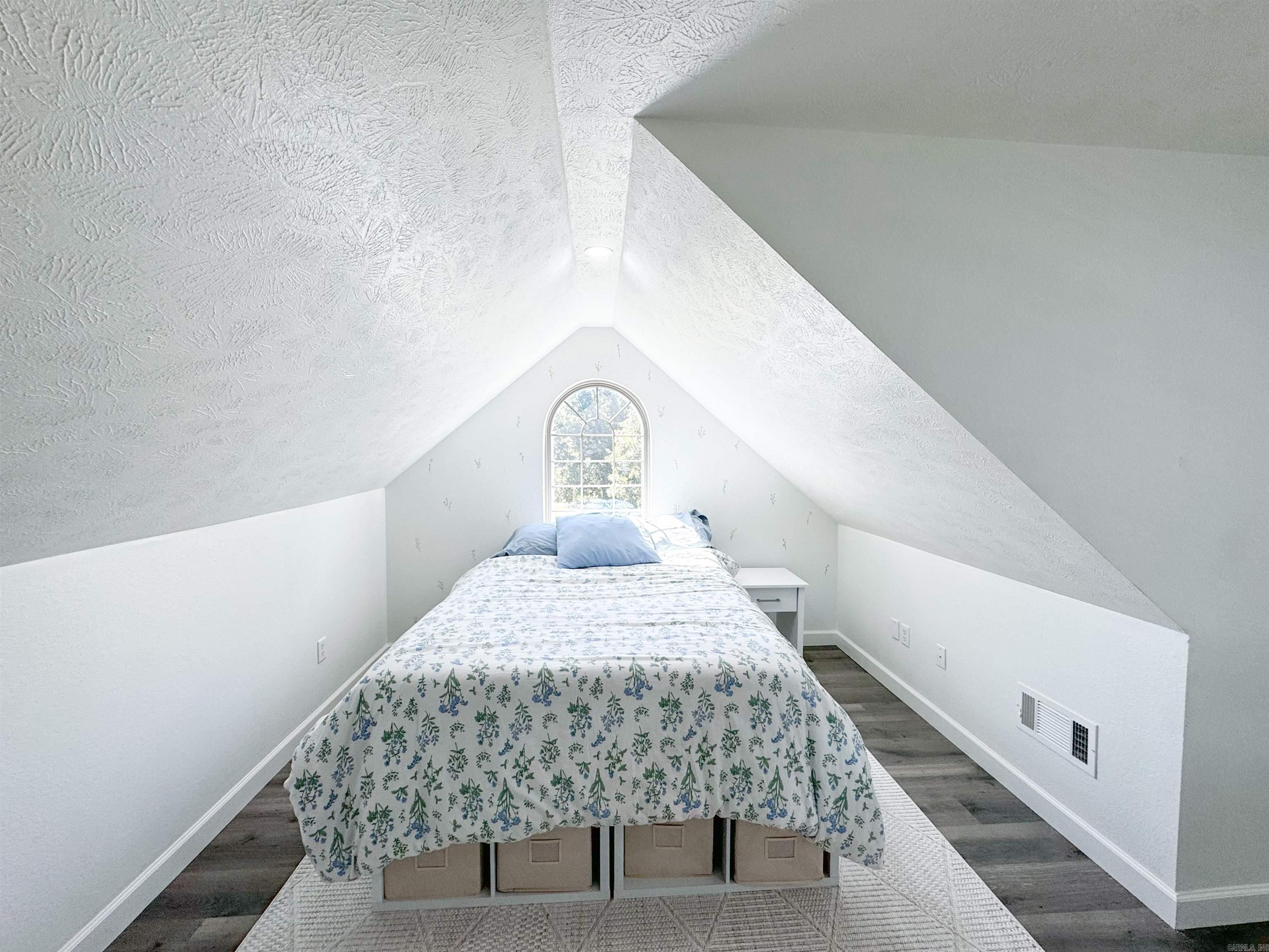 SOUTHERN HILLS EST - Residential