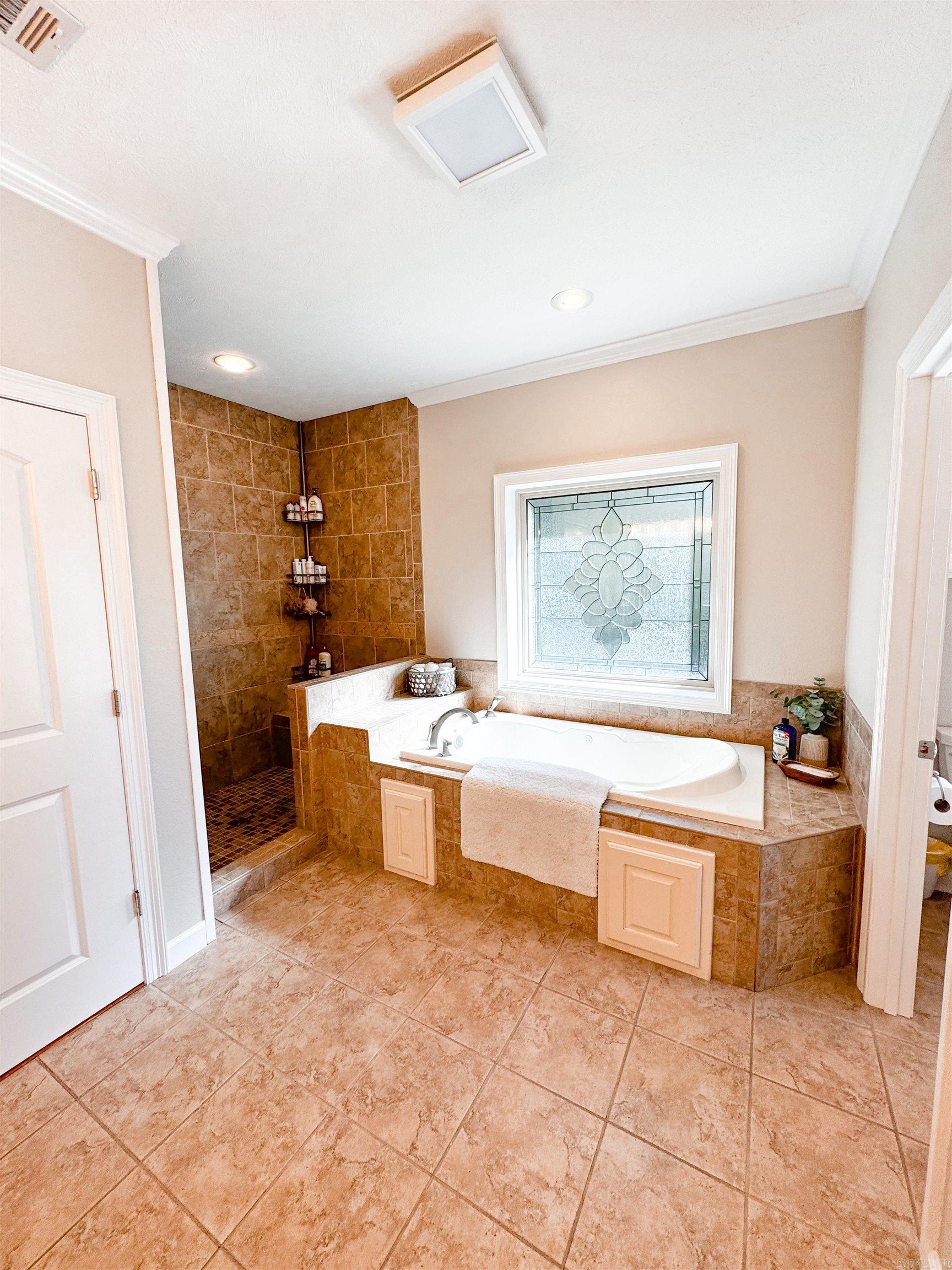 SOUTHERN HILLS EST - Residential