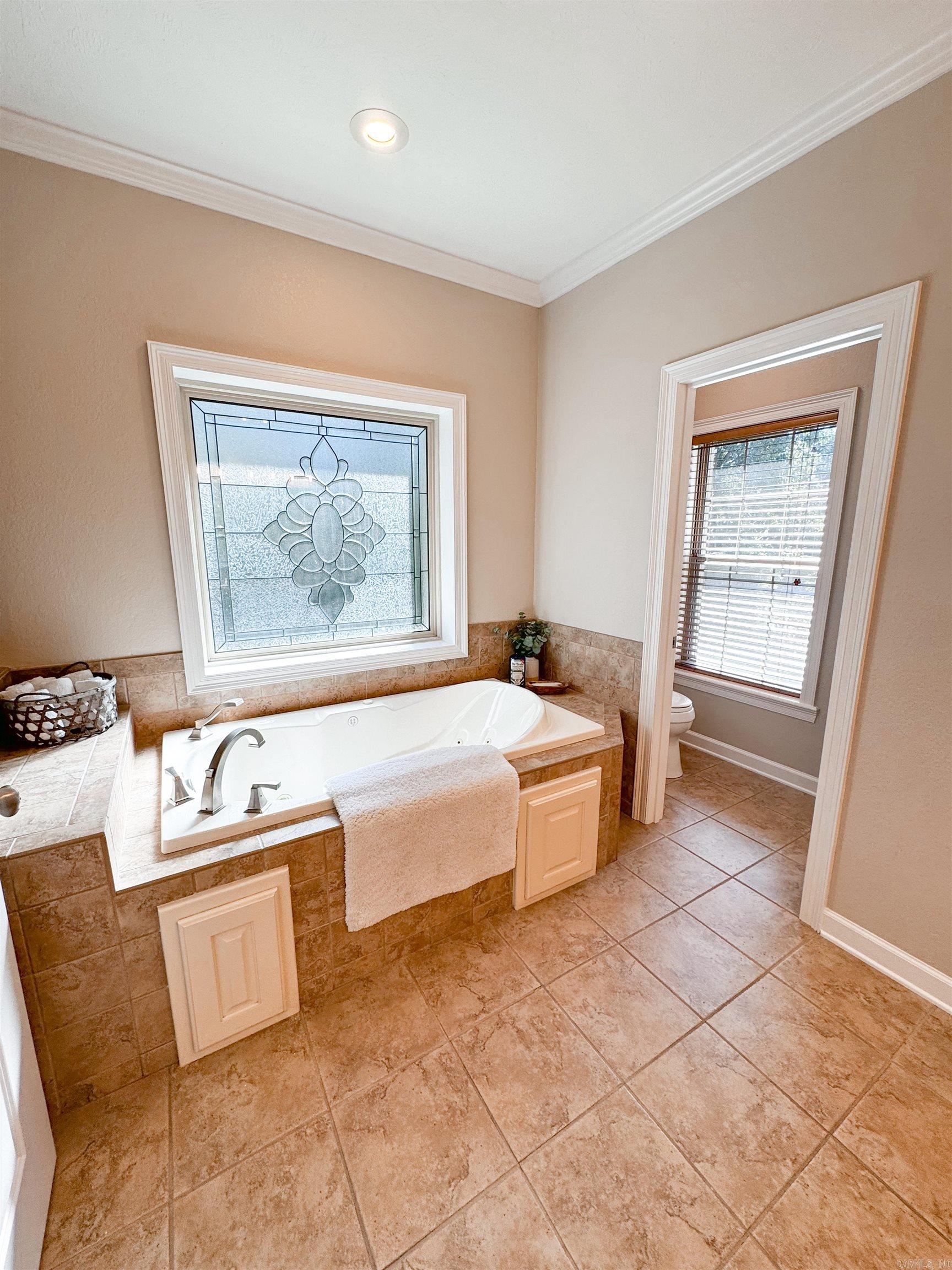 SOUTHERN HILLS EST - Residential